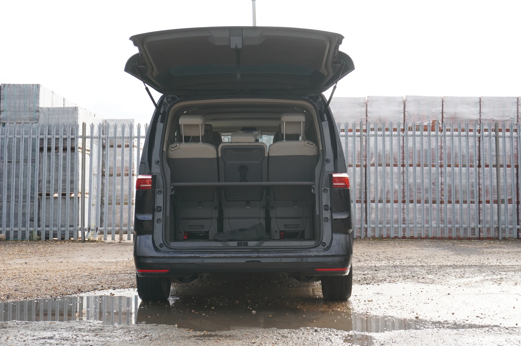 Volkswagen-Multivan-image-40