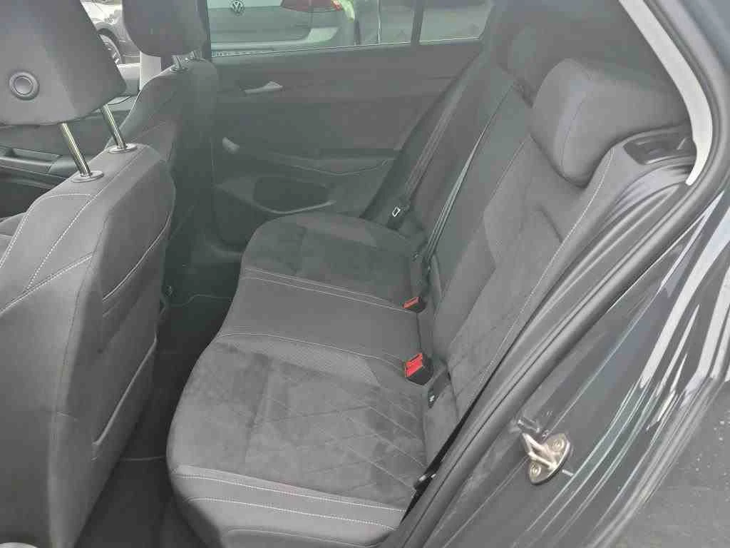 Volkswagen-Golf-image-4