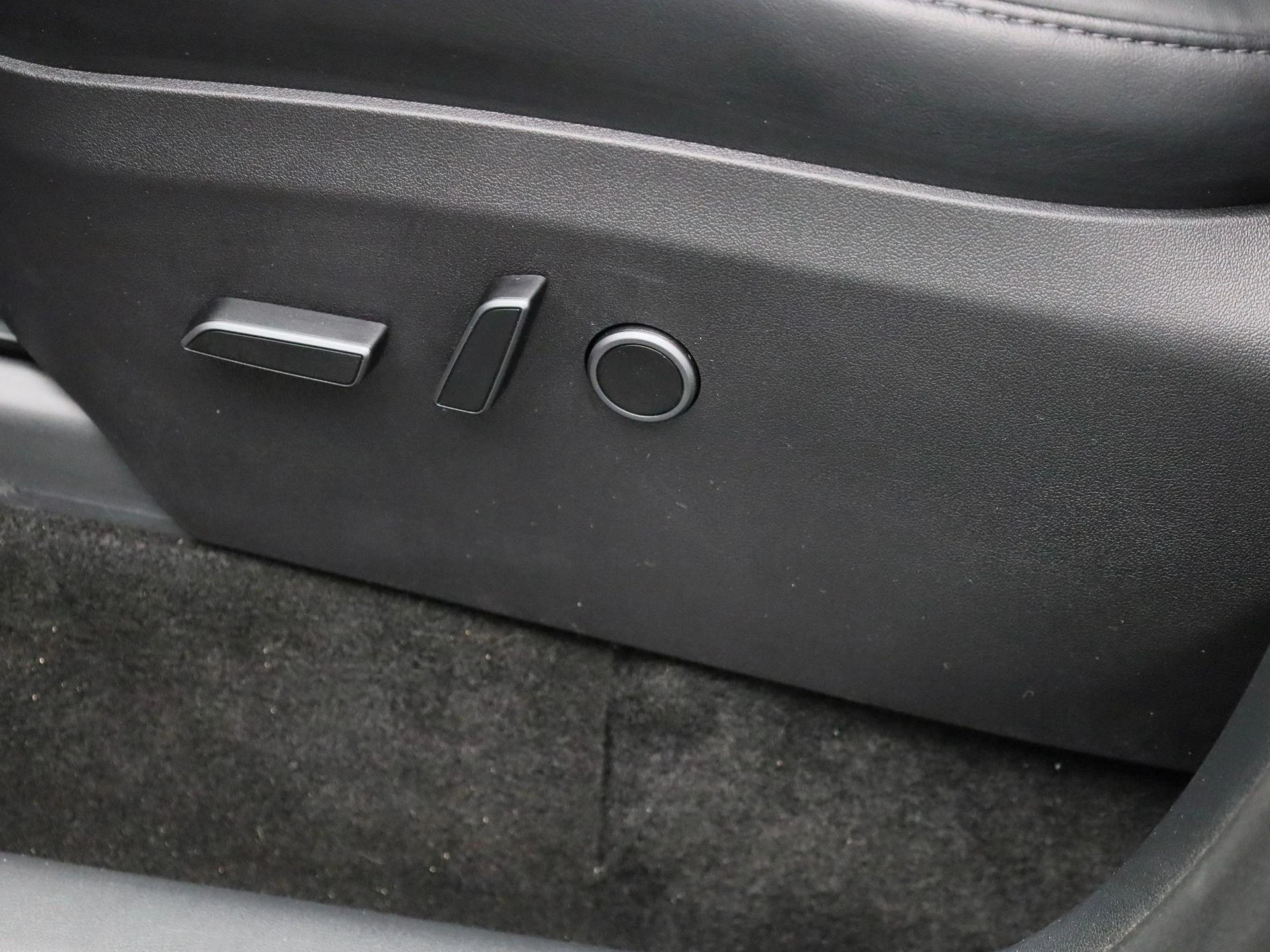 Tesla-Model Y-image-29