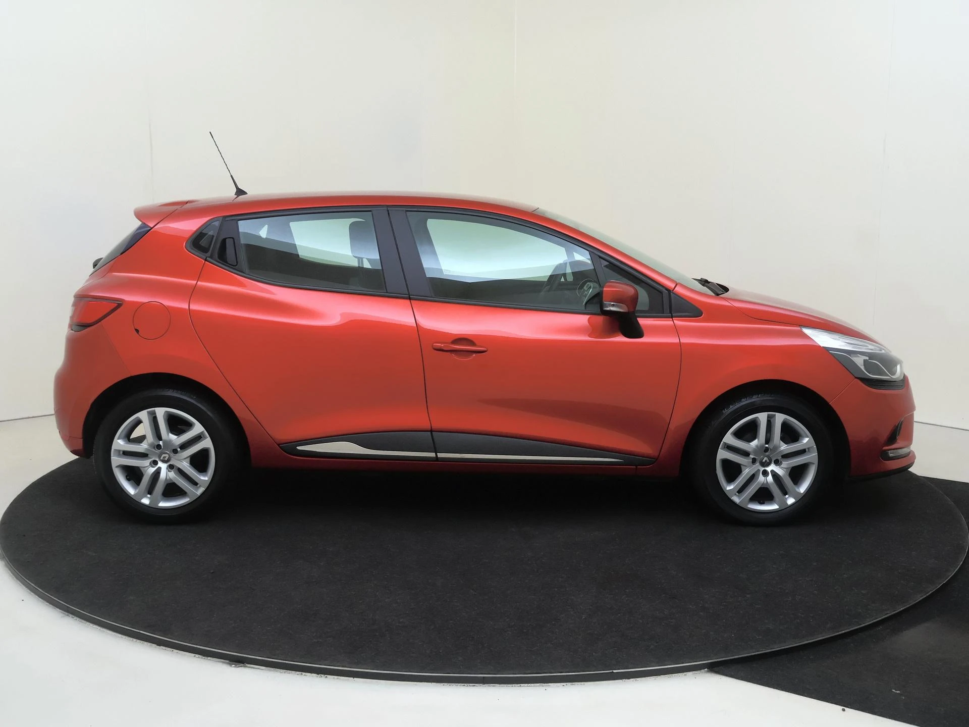 Renault-Clio-image-8