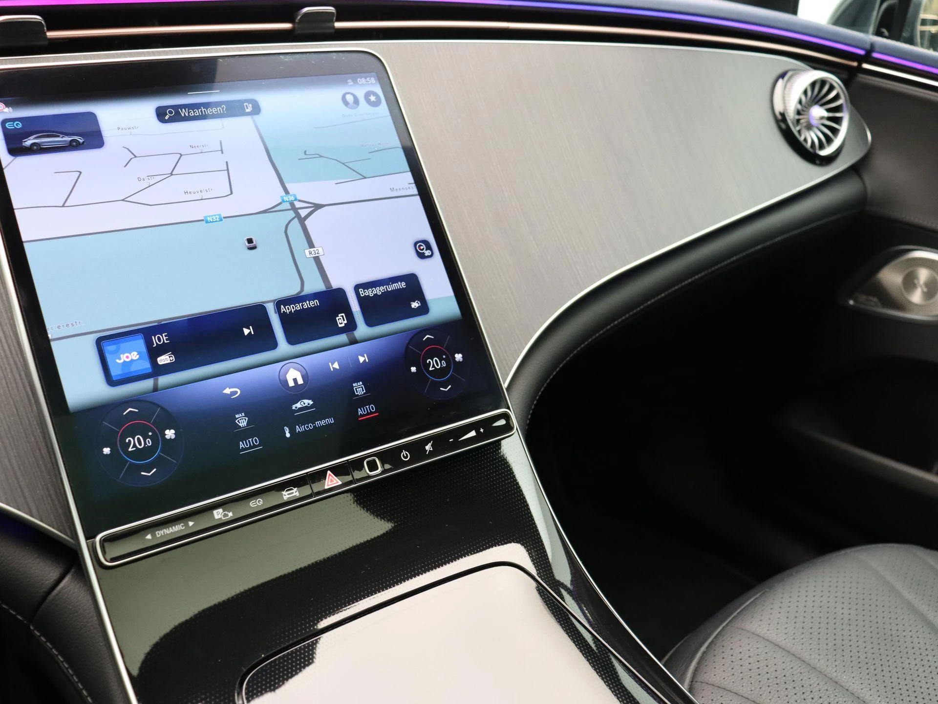Mercedes-Benz-EQE-image-11