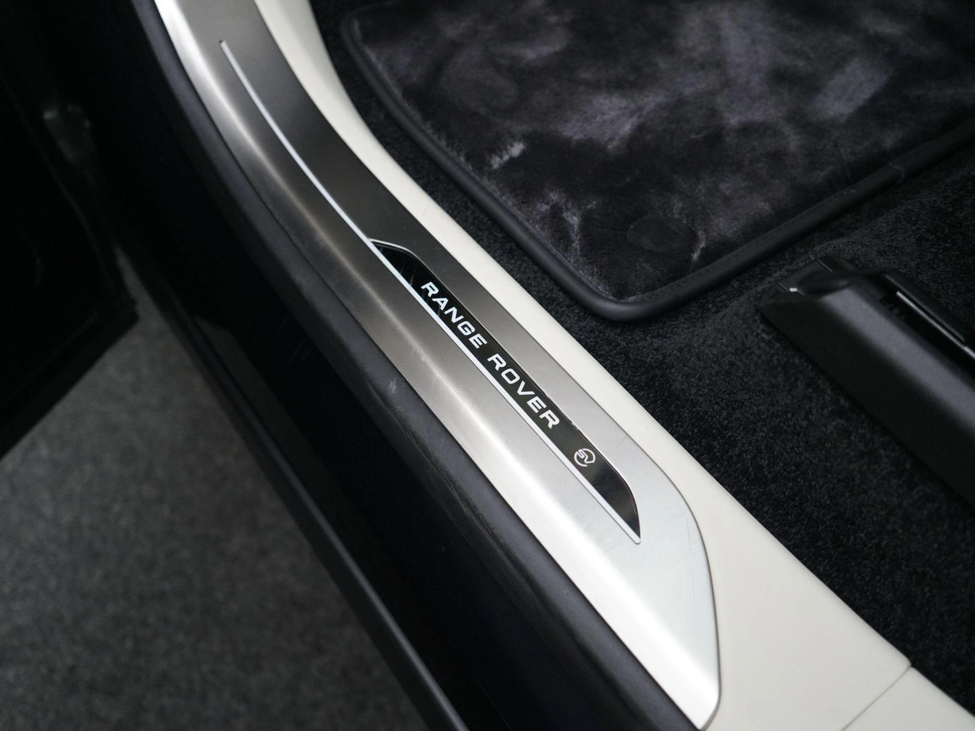 Land Rover-Range Rover-image-43