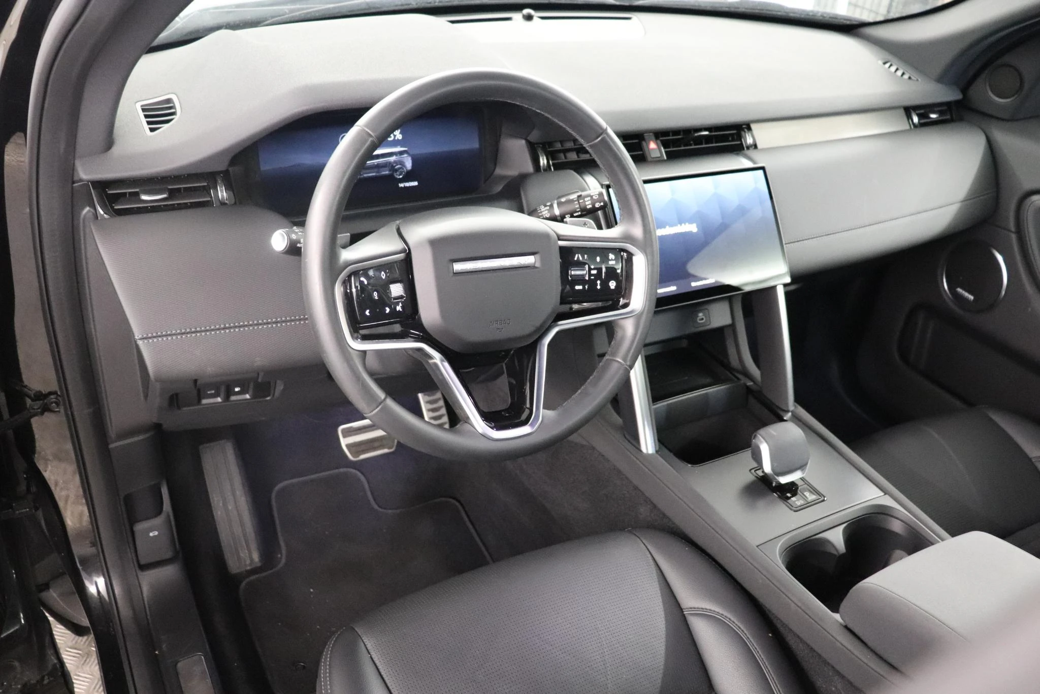 Land Rover-Discovery Sport-image-13