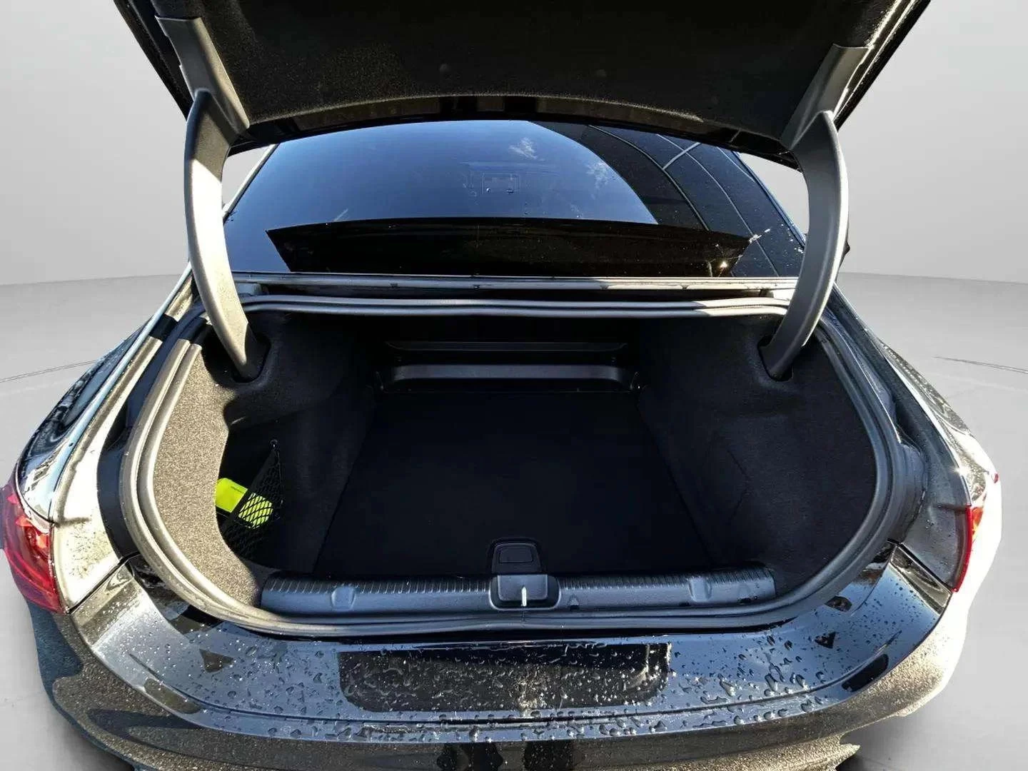 Mercedes-Benz-EQE-image-21