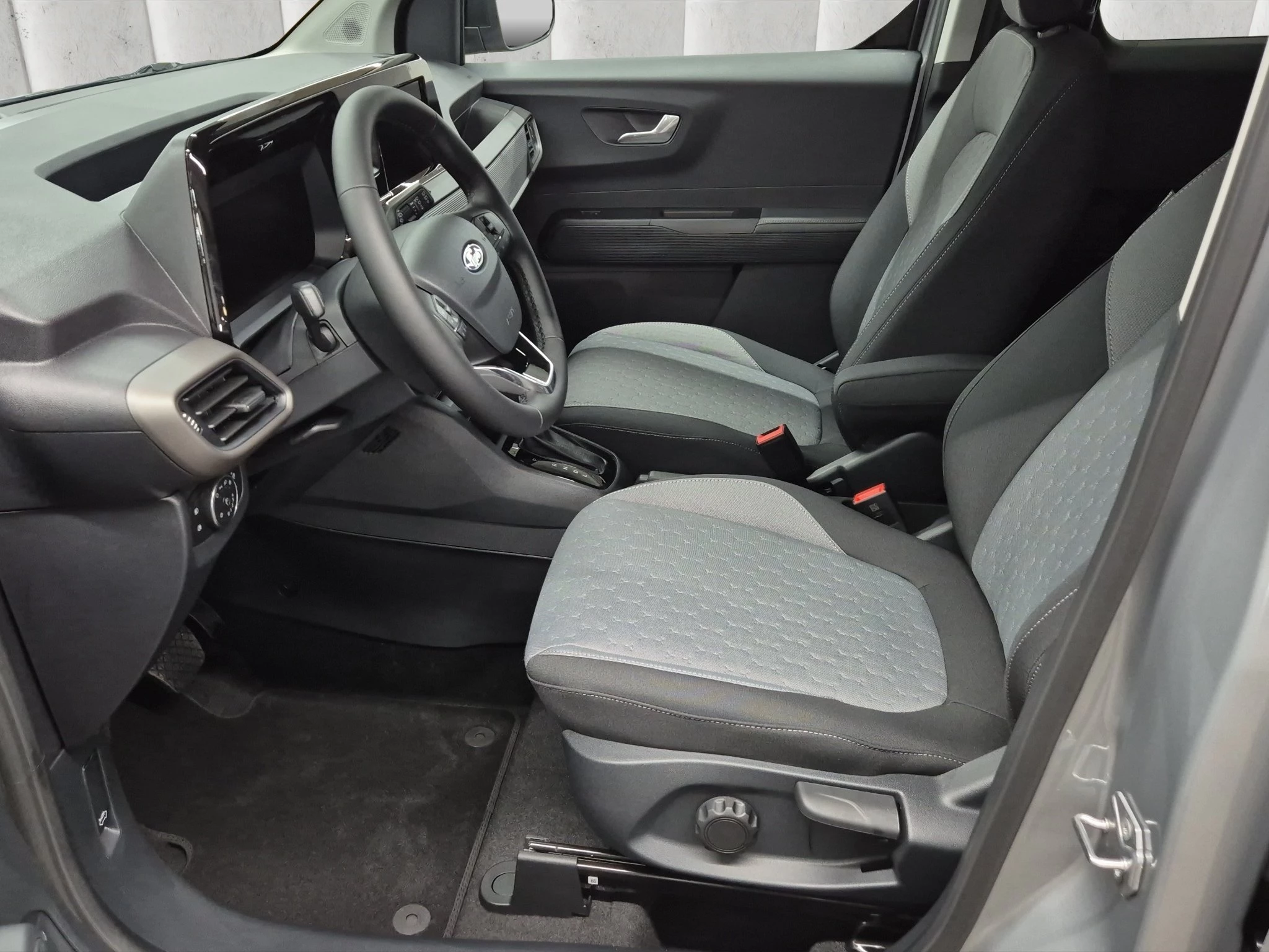 Ford Tourneo Courier Titanium 1.0 EcoBoost 92 kW Auto Kompaktvan. 5-türig