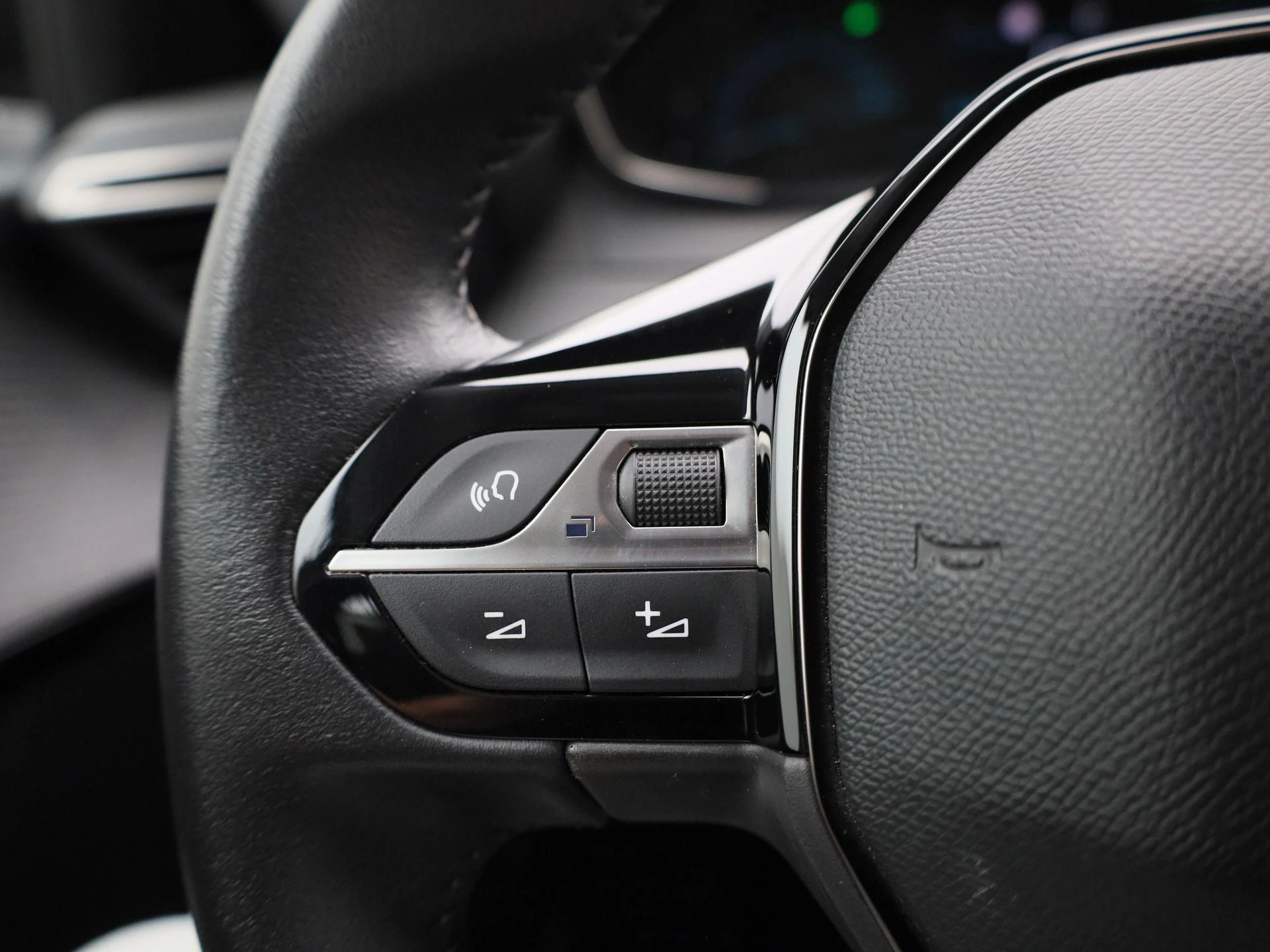 Peugeot-e-208-image-17