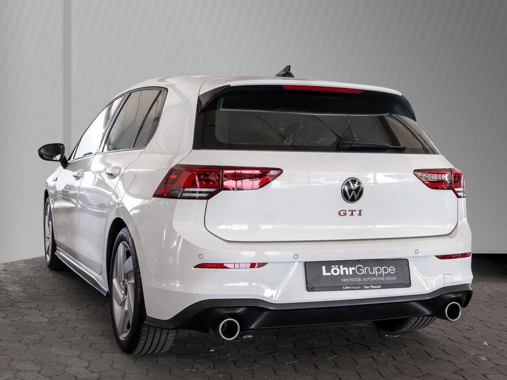 Volkswagen-Golf-image-4