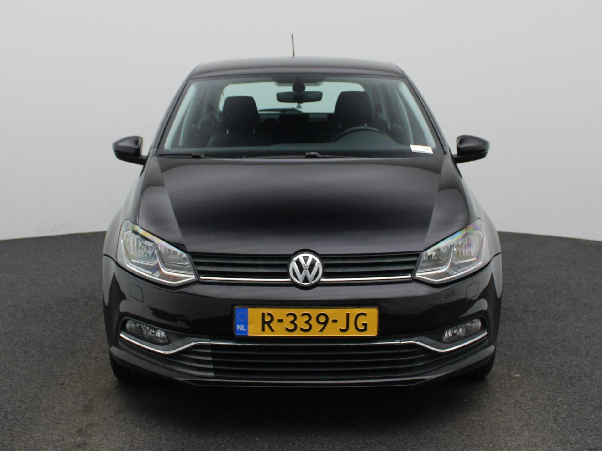 Volkswagen-Polo-image-2
