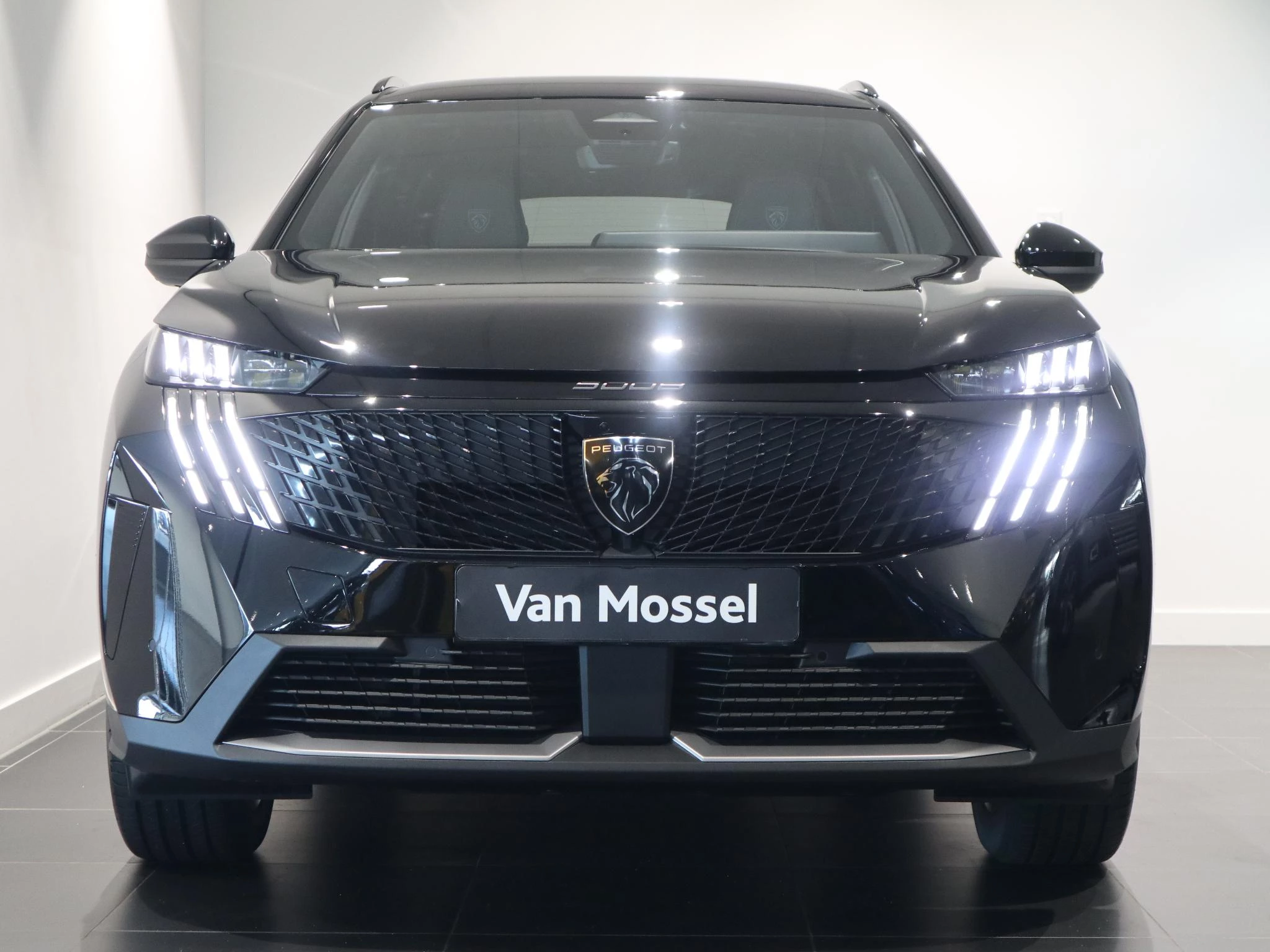 Peugeot-e-5008-image-1