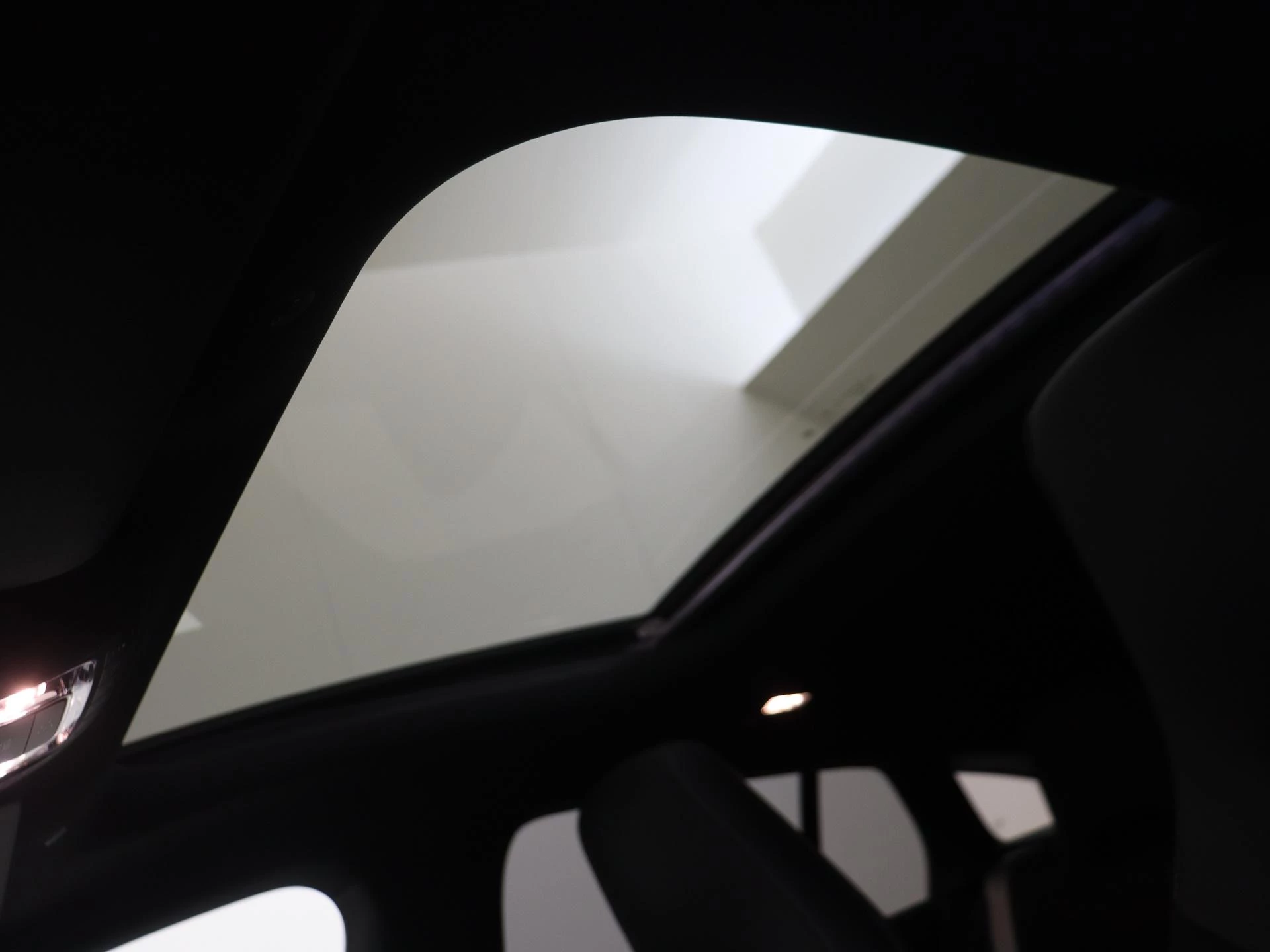 Mercedes-Benz-CLA-image-27