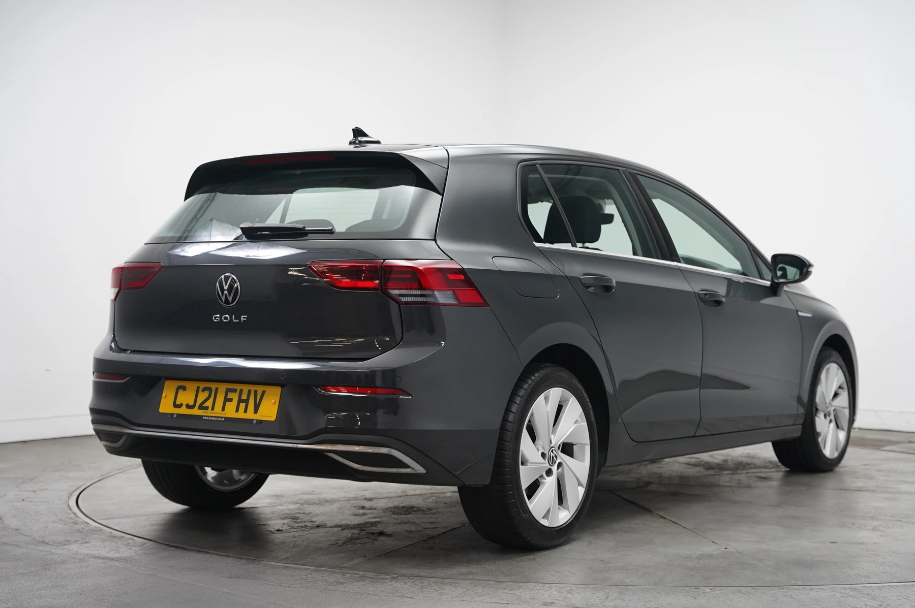 Volkswagen-Golf-image-11