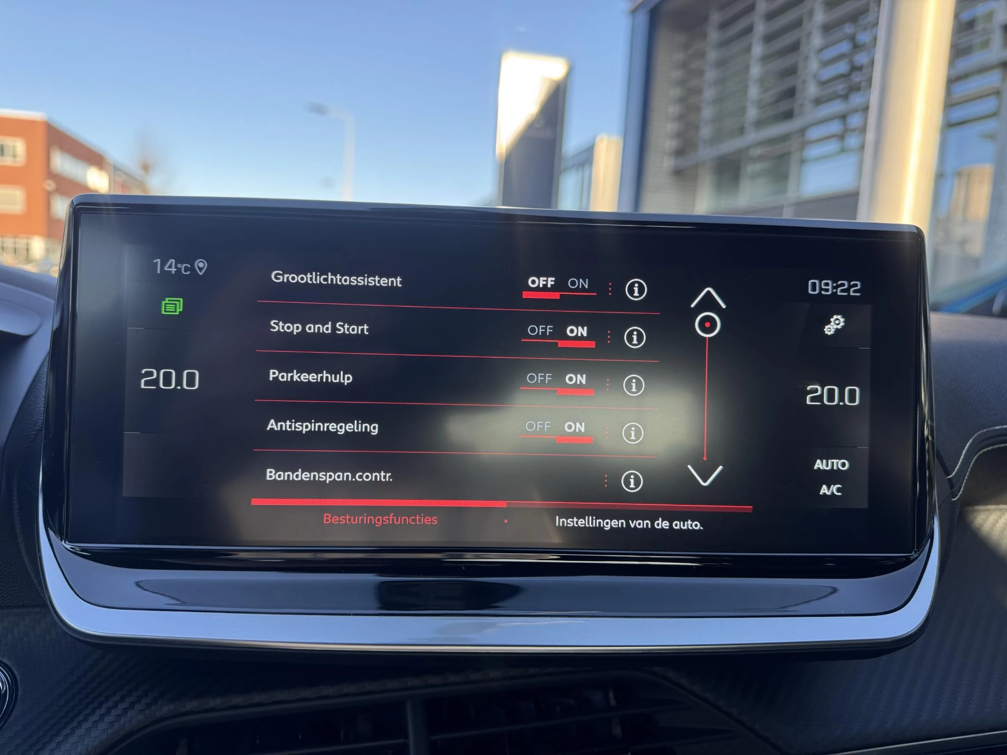 Peugeot-208-image-19