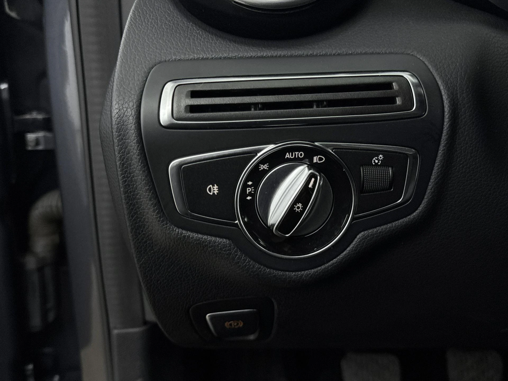Mercedes-Benz-C-Klasse-image-18