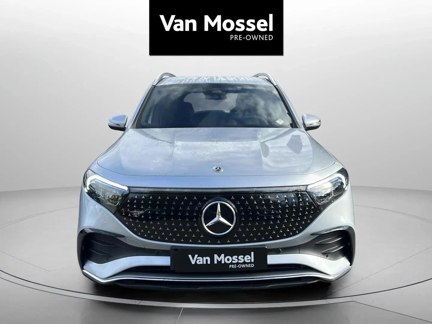 Mercedes-Benz-EQB-image-1