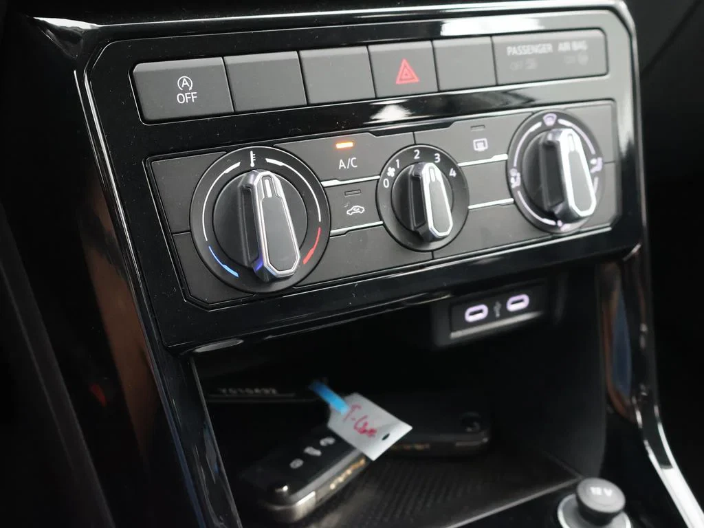 Volkswagen-T-Cross-image-20