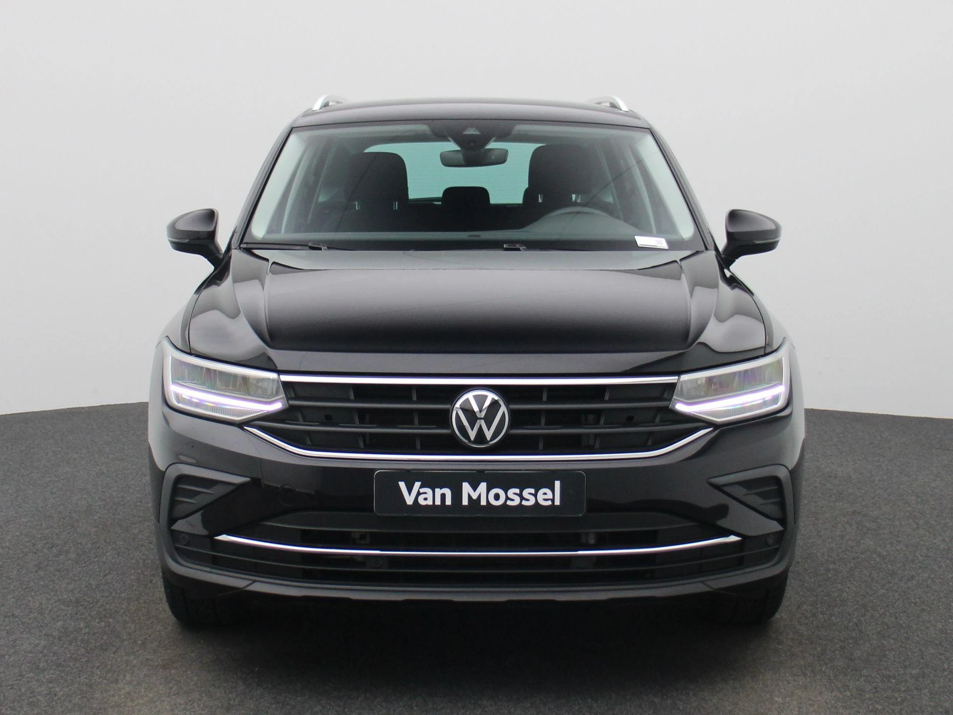 Volkswagen-Tiguan-image-2