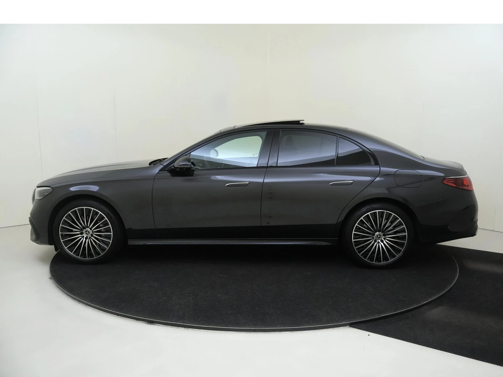 Mercedes-Benz-E-Klasse-image-7