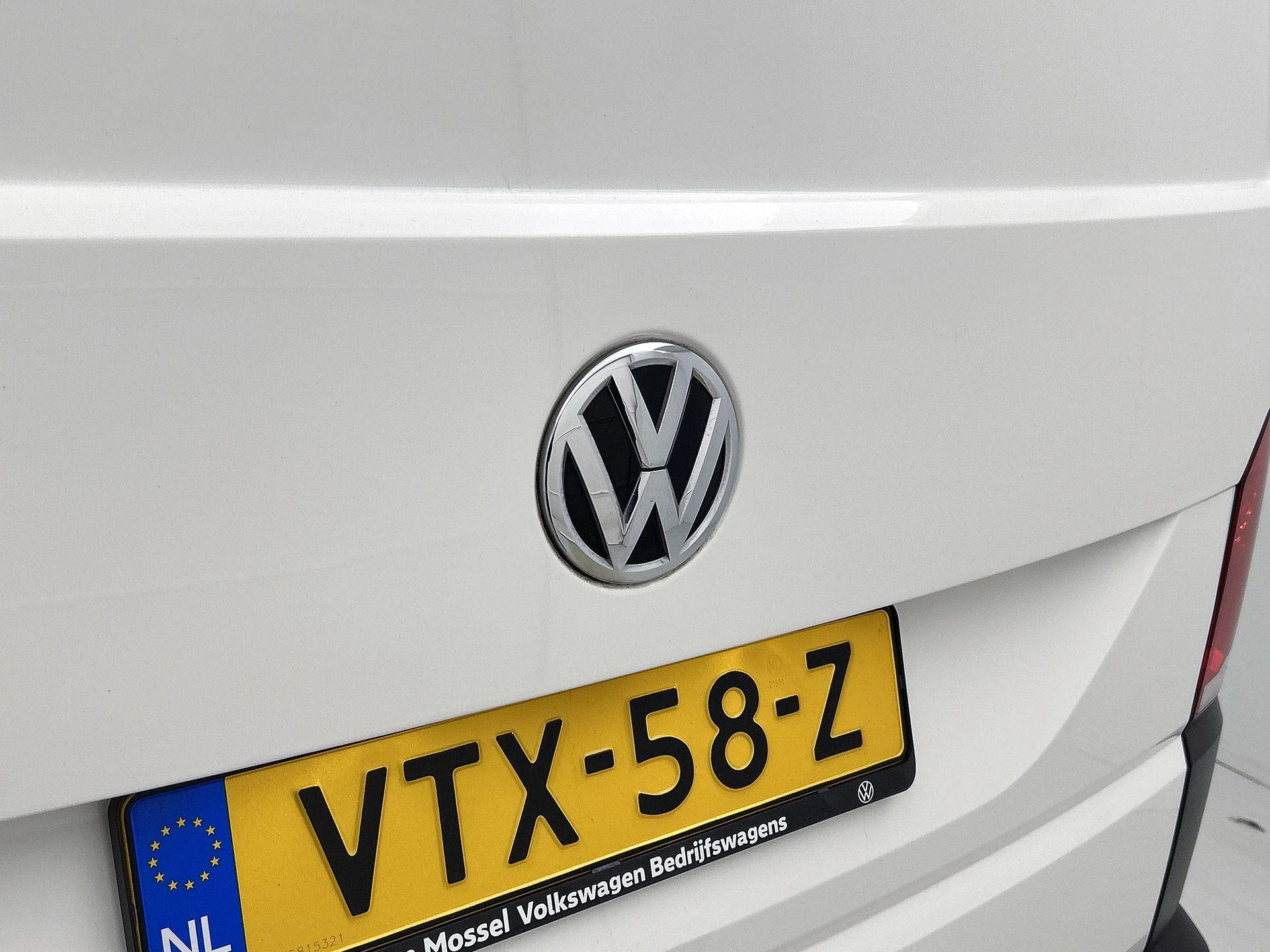Volkswagen-Transporter-image-14