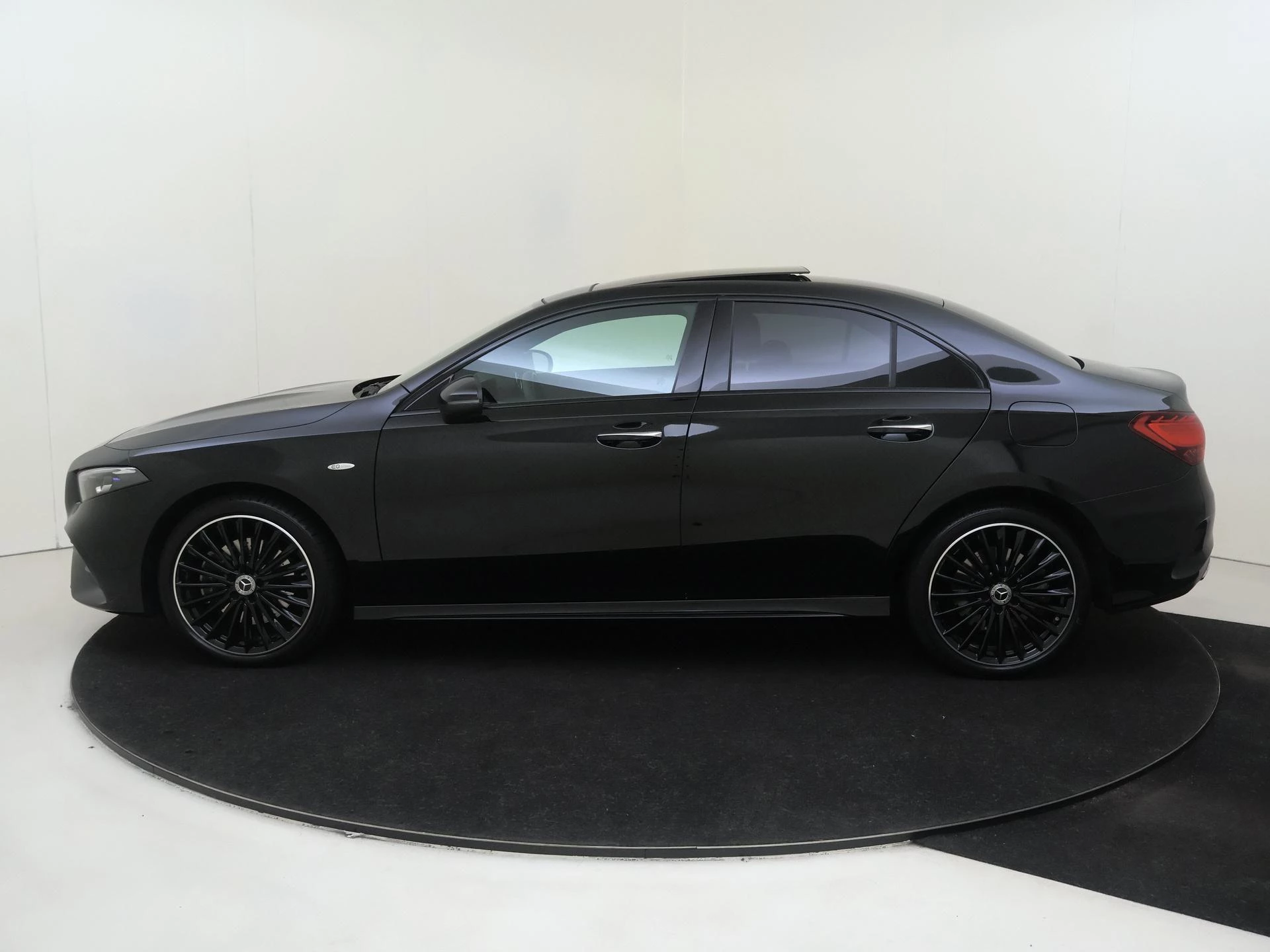Mercedes-Benz A-Klasse 250 e Star Edition AMG Line