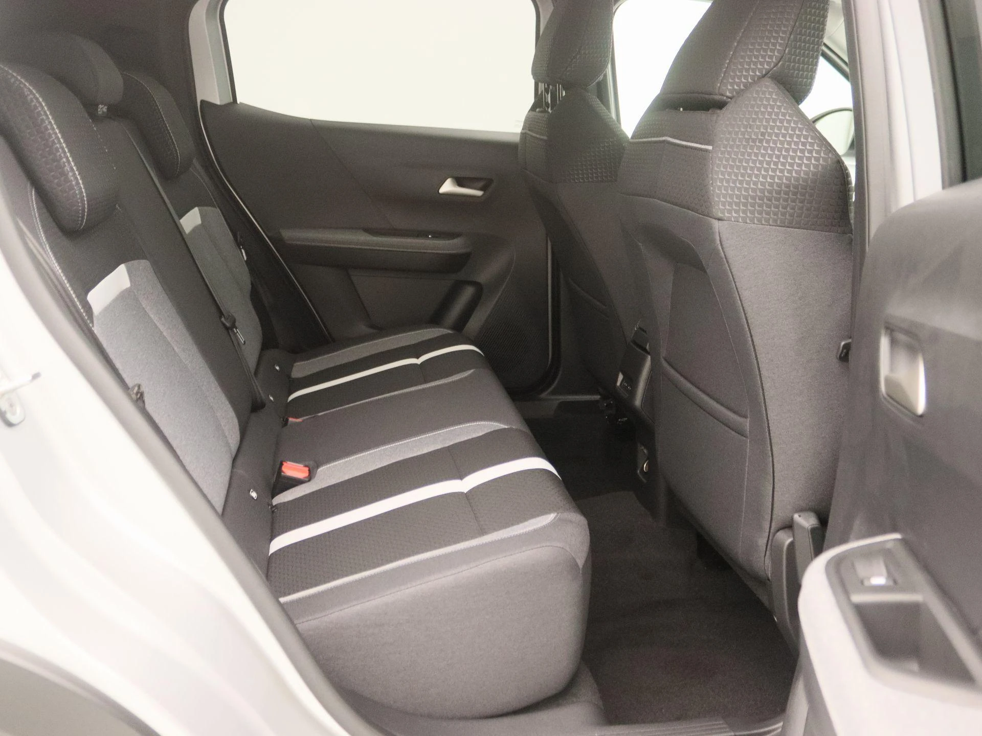 Opel-Frontera-image-23