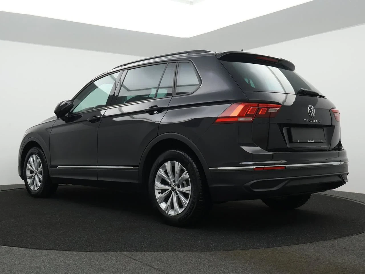 Volkswagen-Tiguan-image-1