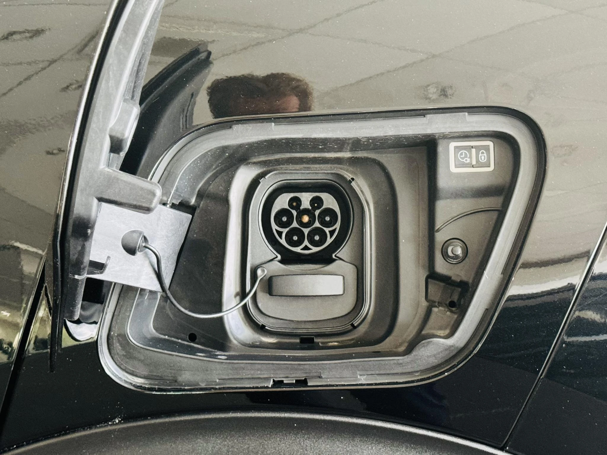 Peugeot-e-2008-image-12
