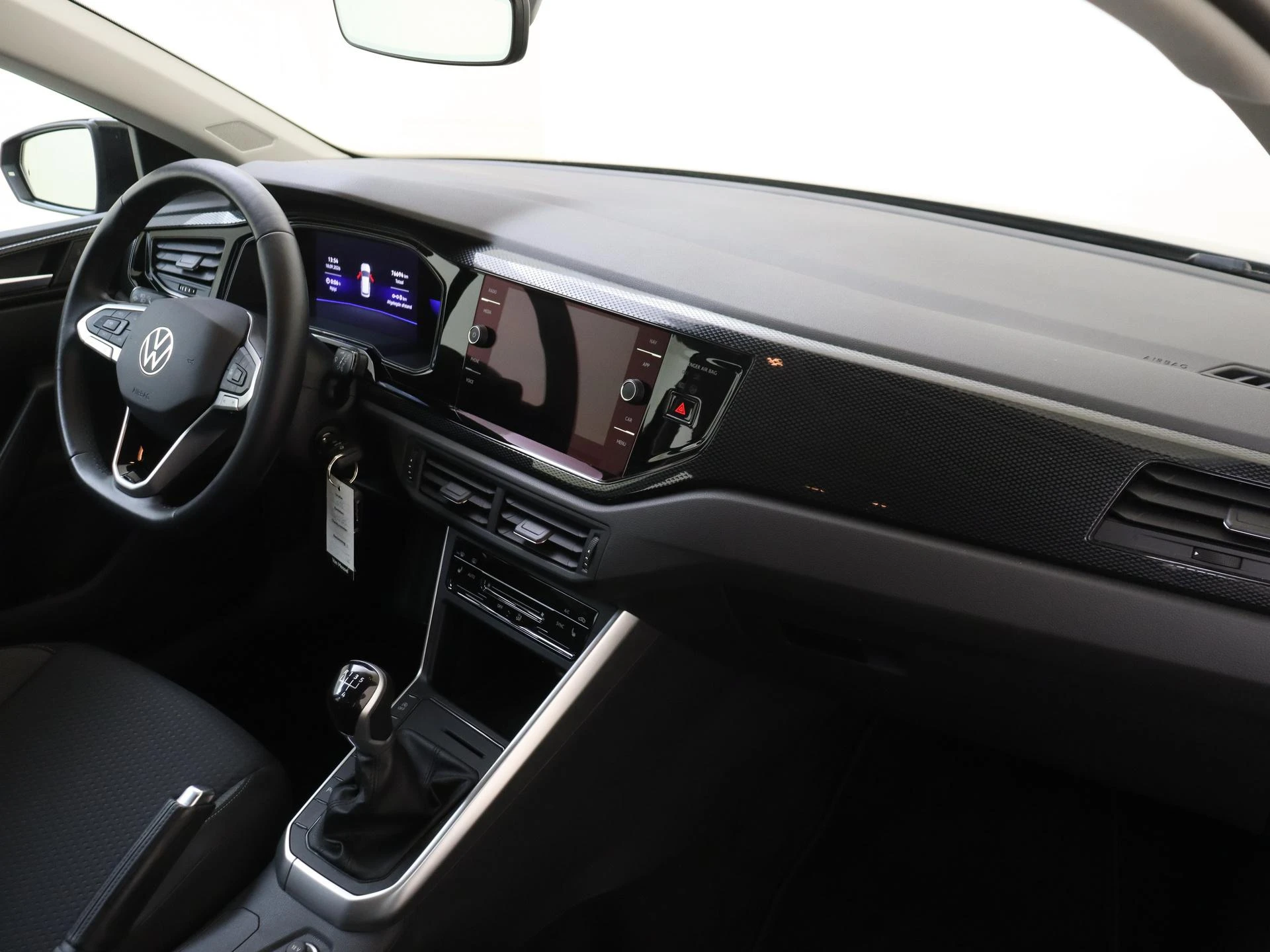 Volkswagen-Polo-image-4
