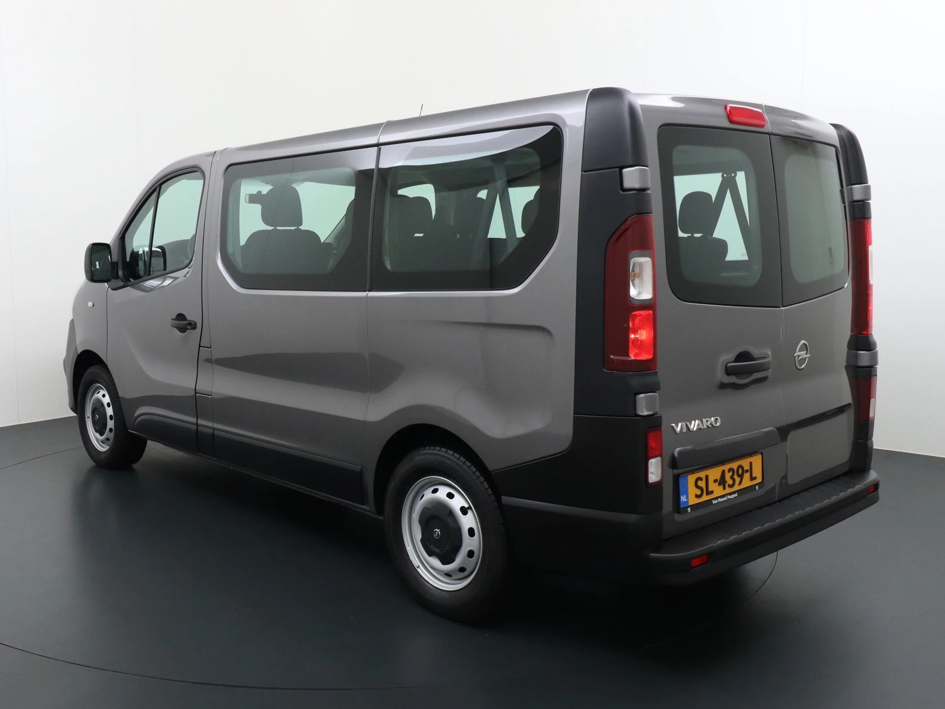 Opel-Vivaro-image-2