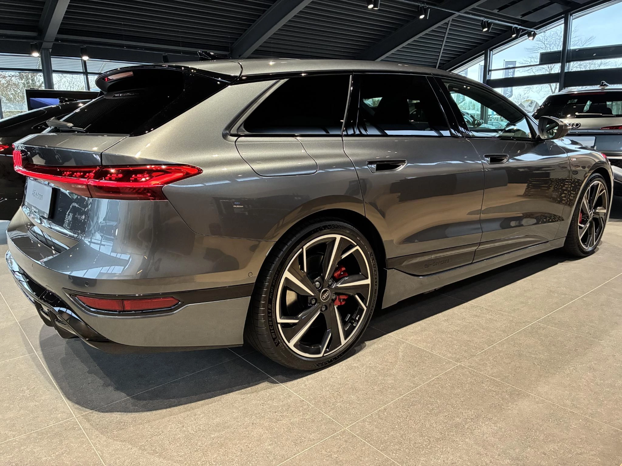 Audi-A6 Avant e-tron-image-2