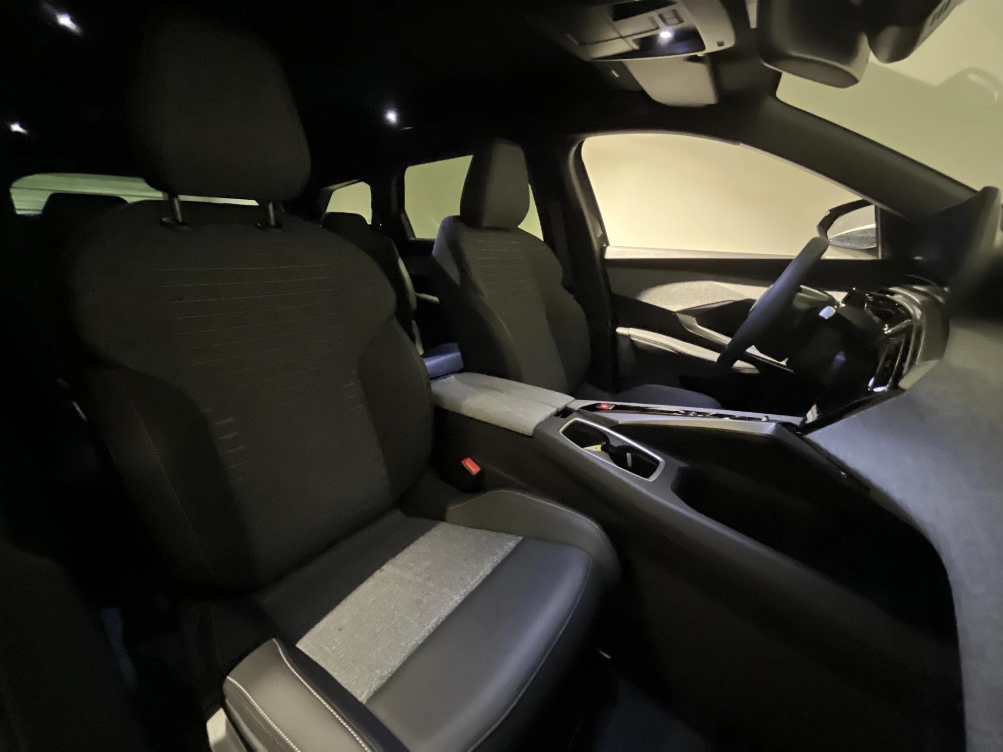 Peugeot-e-5008-image-18