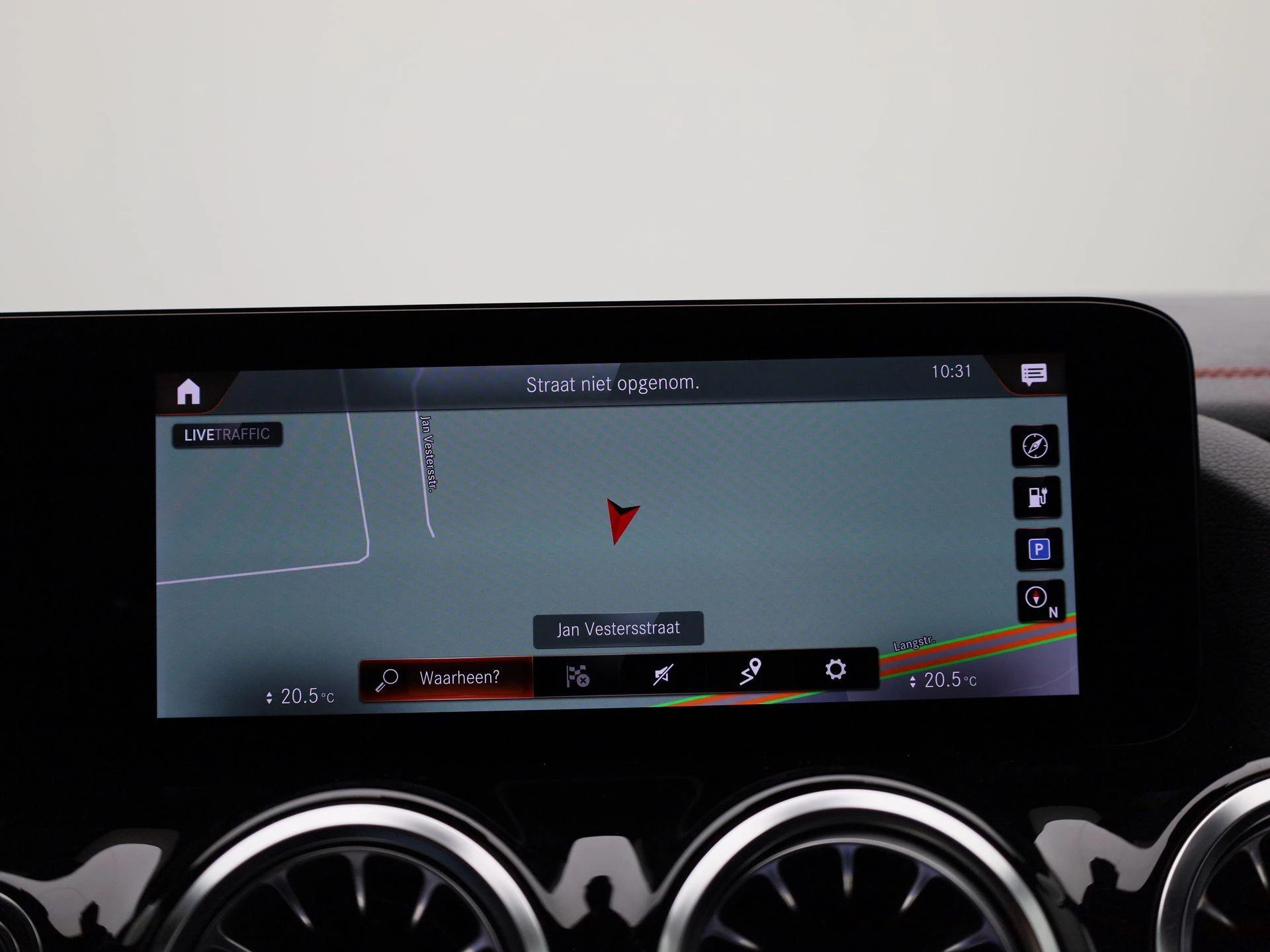 Mercedes-Benz-EQA-image-16