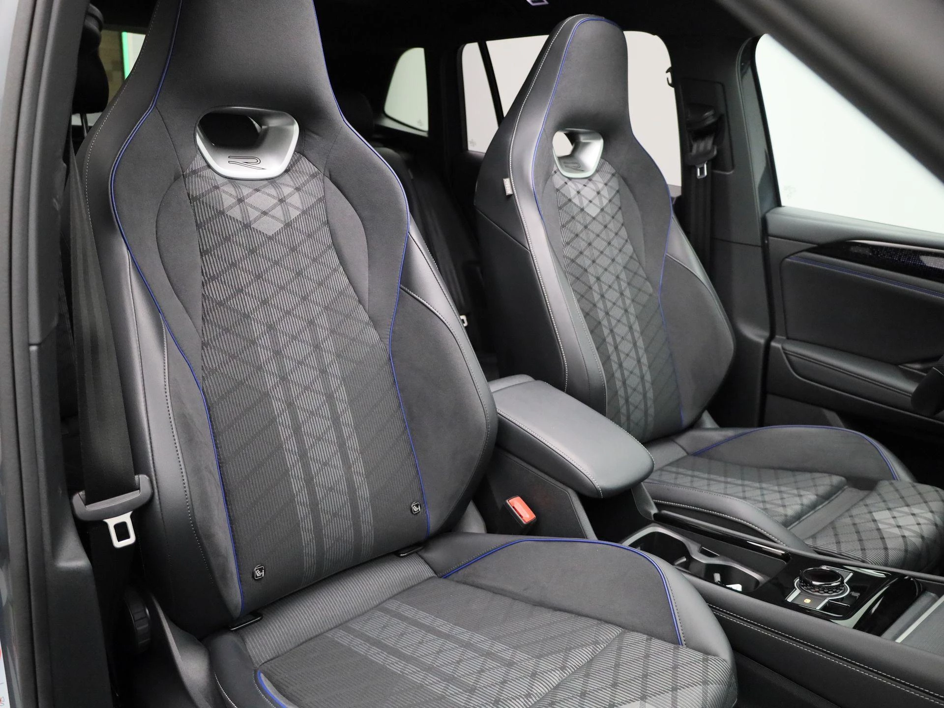 Volkswagen-Tiguan-image-49