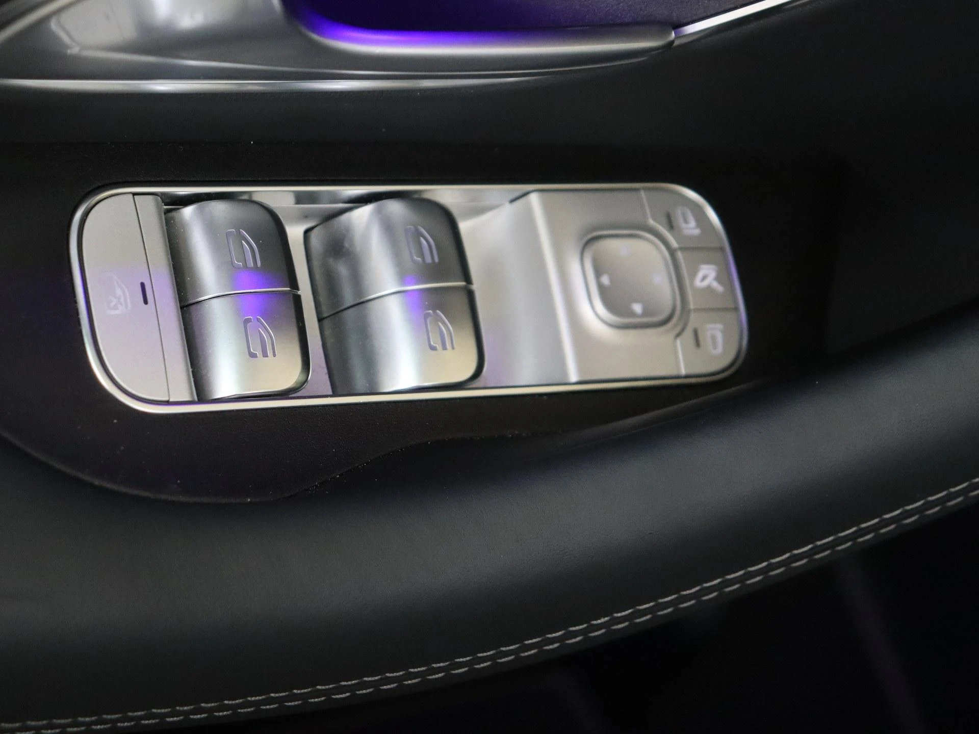 Mercedes-Benz-GLE-image-36
