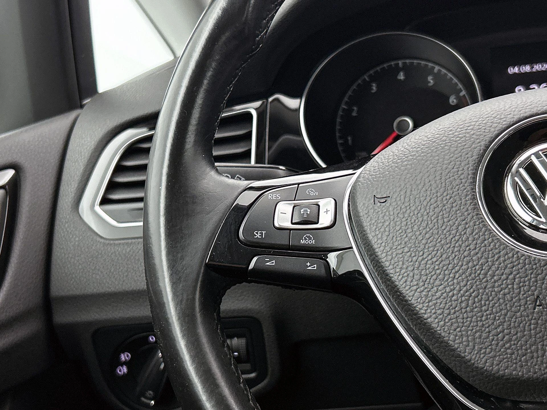 Volkswagen-Golf Sportsvan-image-5