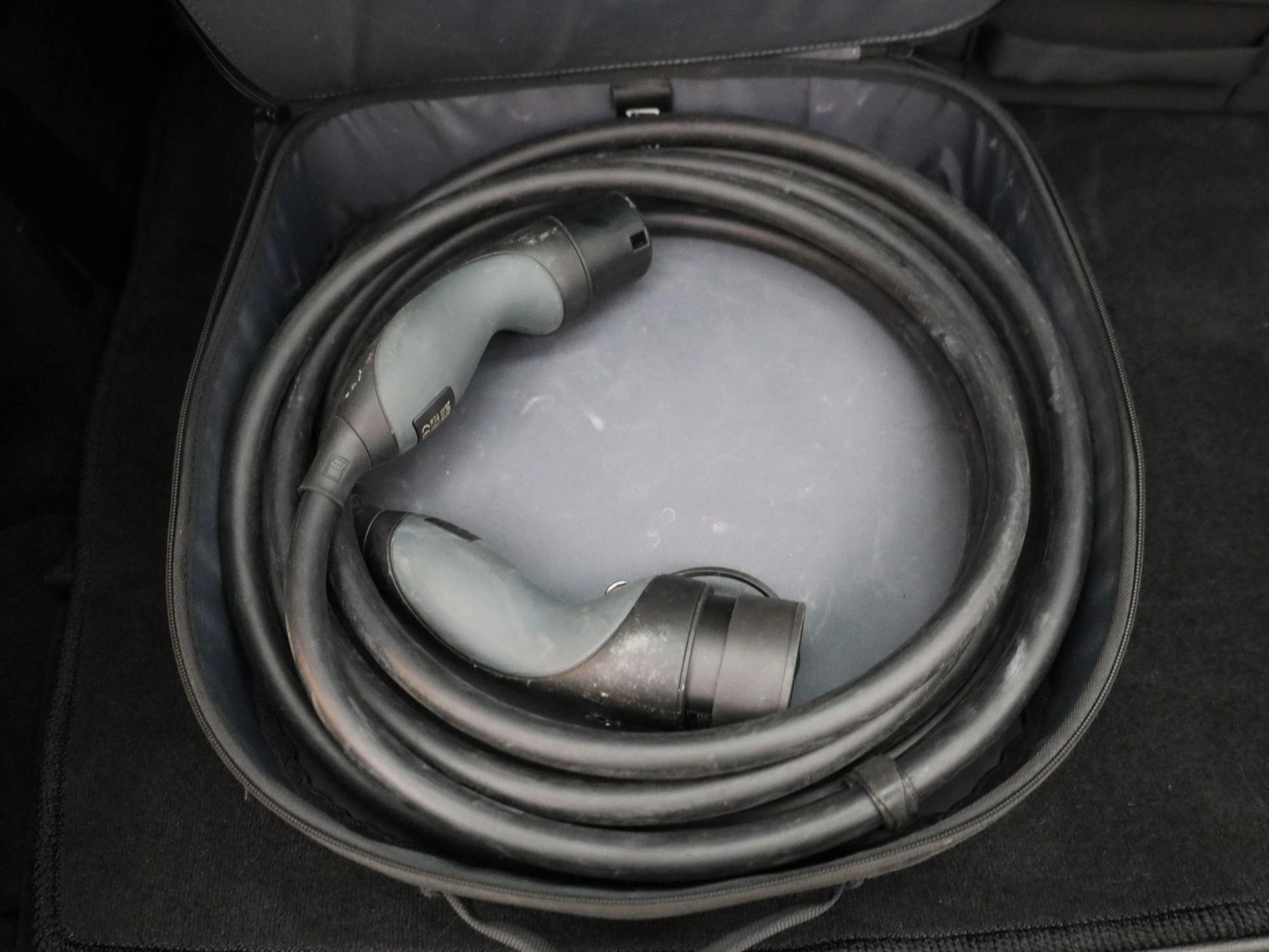 Mercedes-Benz-EQB-image-12