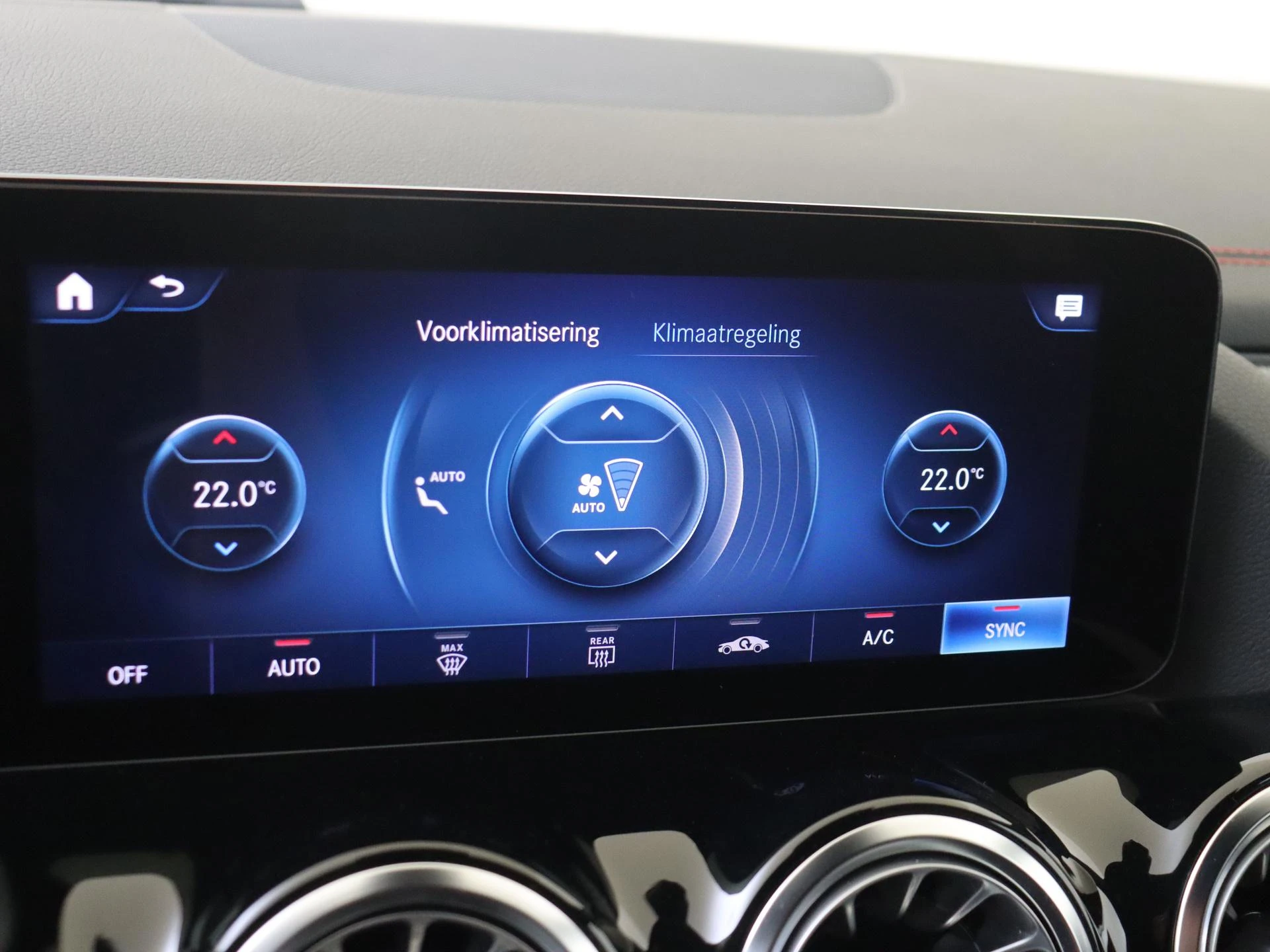 Mercedes-Benz-EQA-image-22