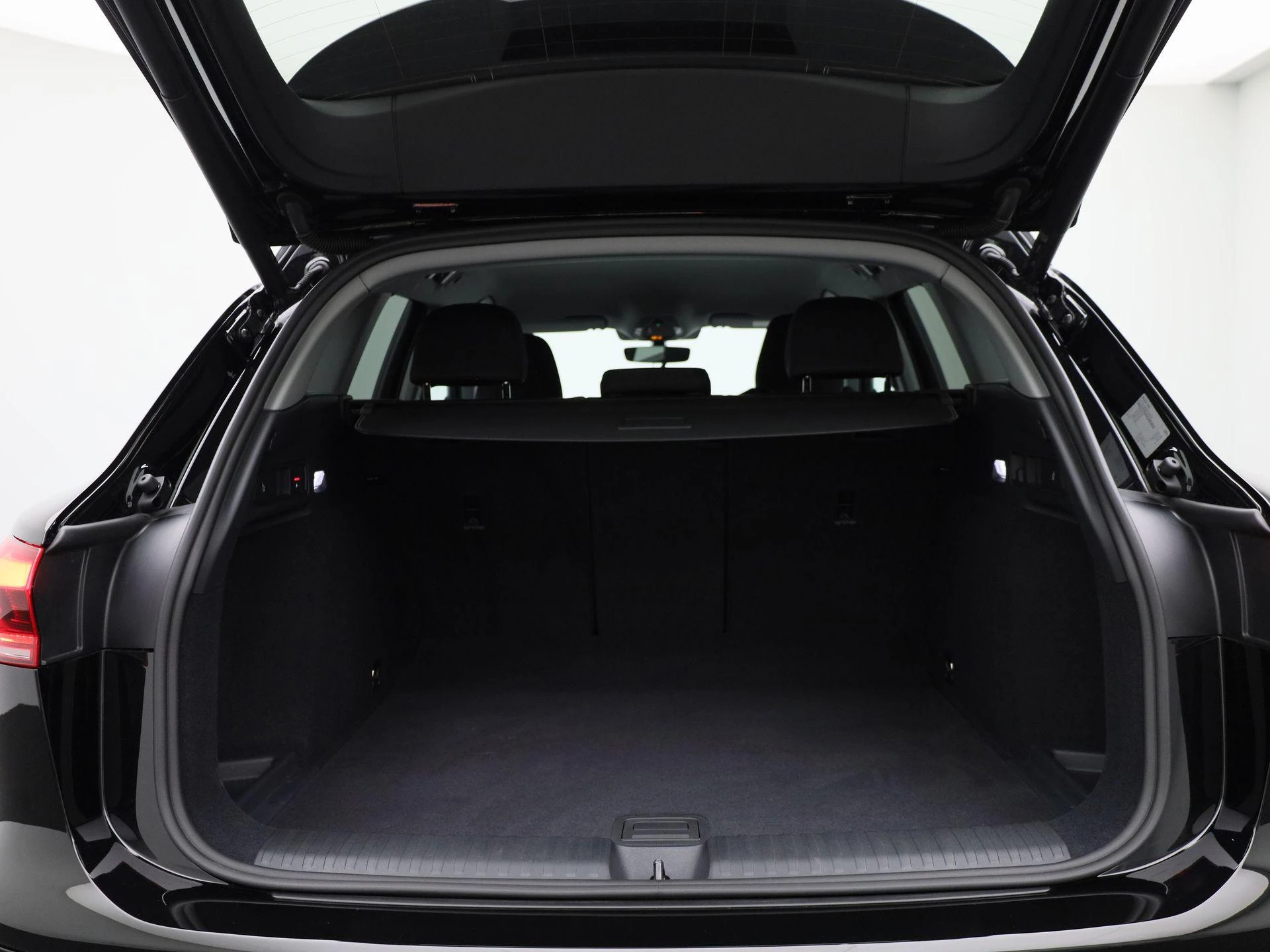 Audi-Q6 e-tron-image-13