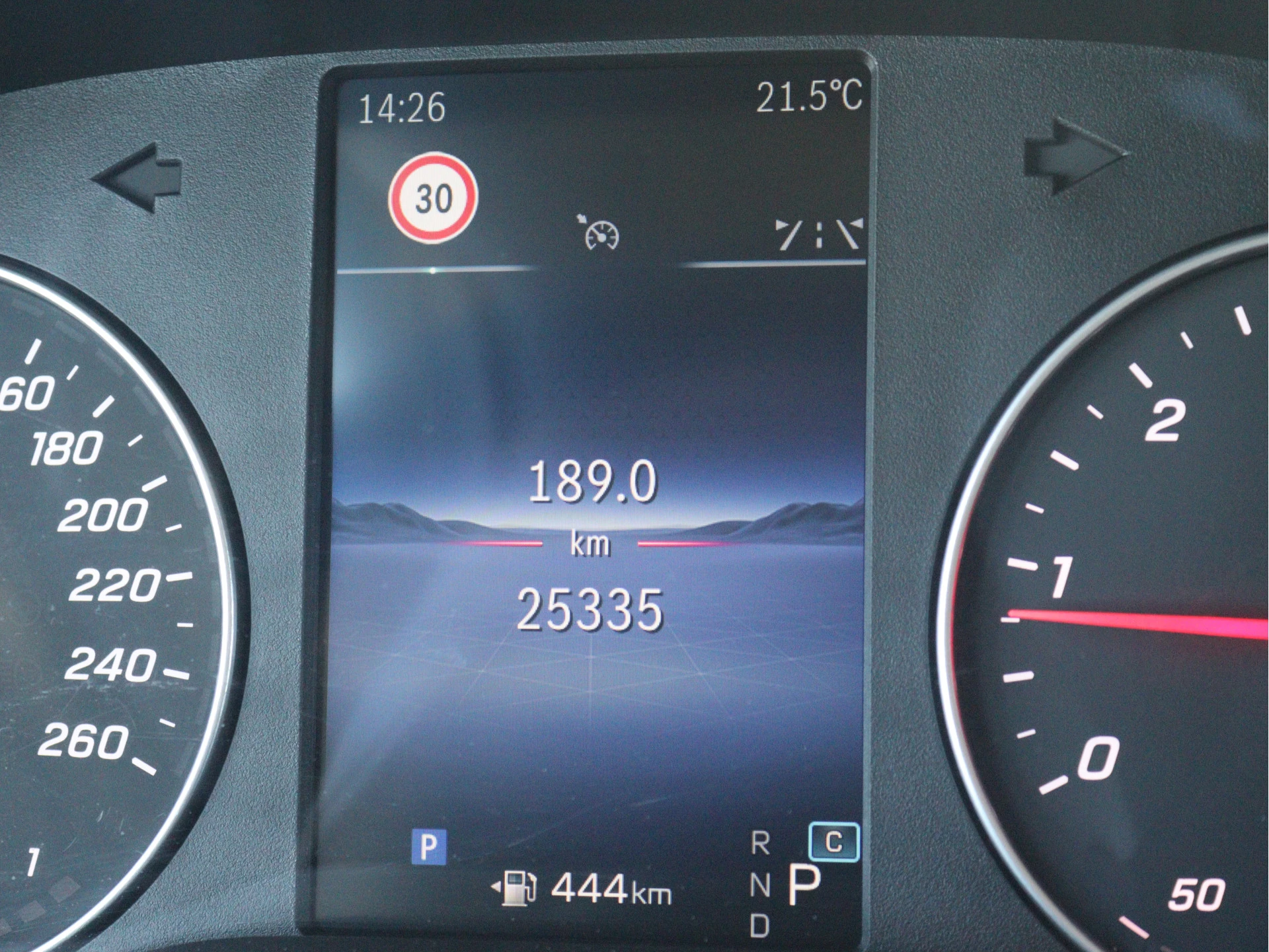 Mercedes-Benz-Vito-image-5
