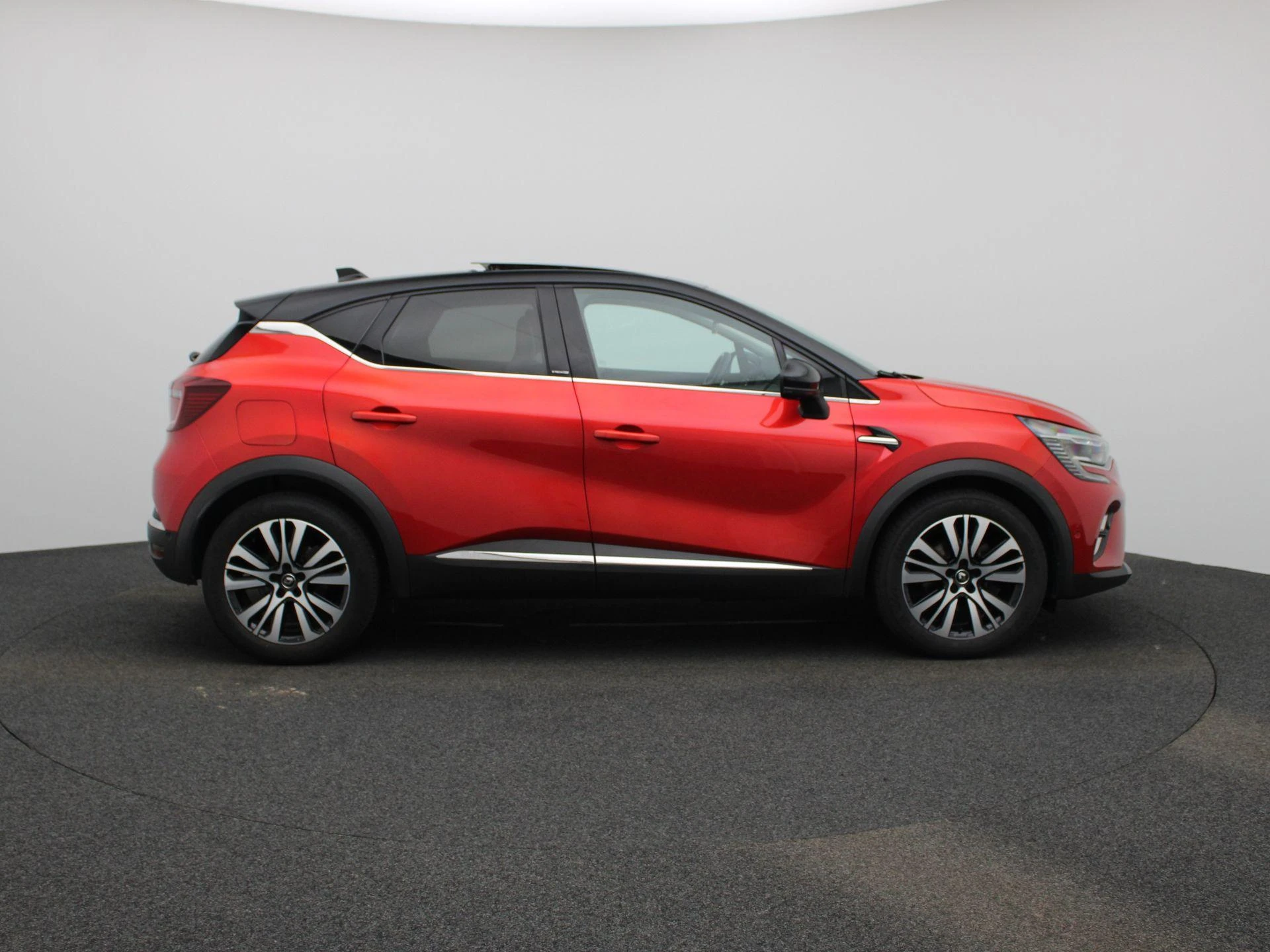 Renault Captur 1.6 E-Tech Plug-in Hybrid Initiale Paris 160PK