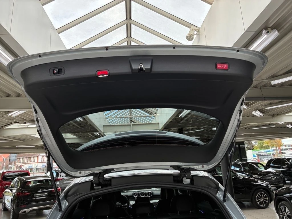 Mercedes-Benz-GLC 300 d-image-18