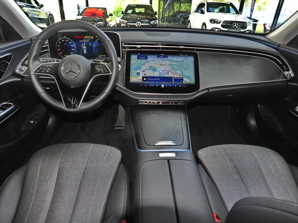 Mercedes-Benz-E-Klasse 300-image-11