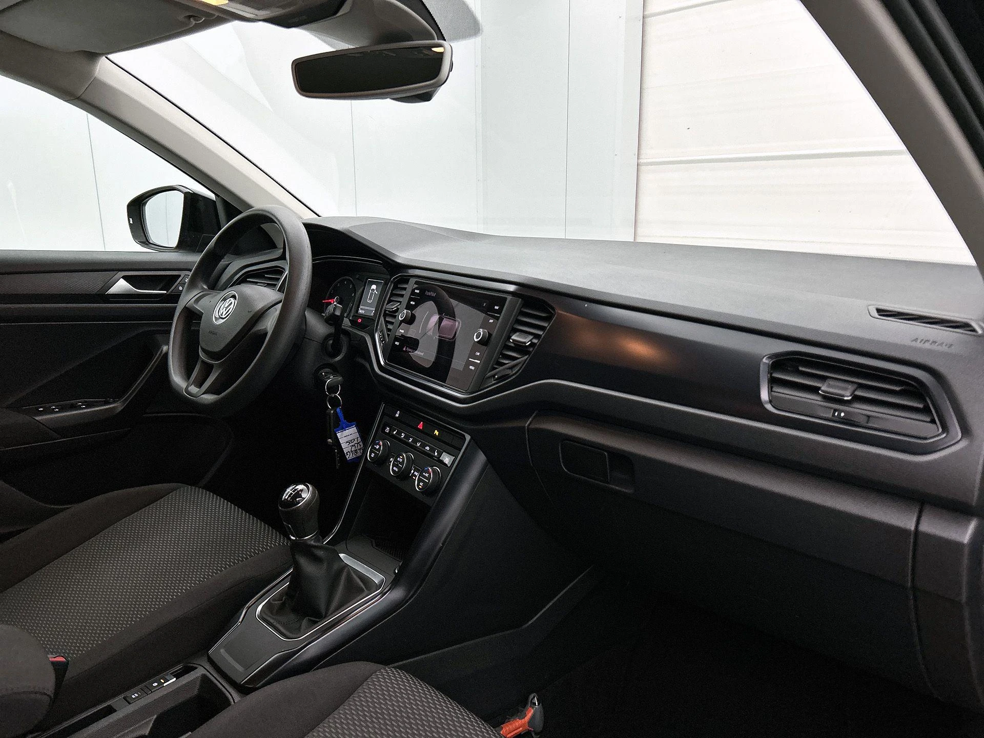 Volkswagen-T-Roc-image-7