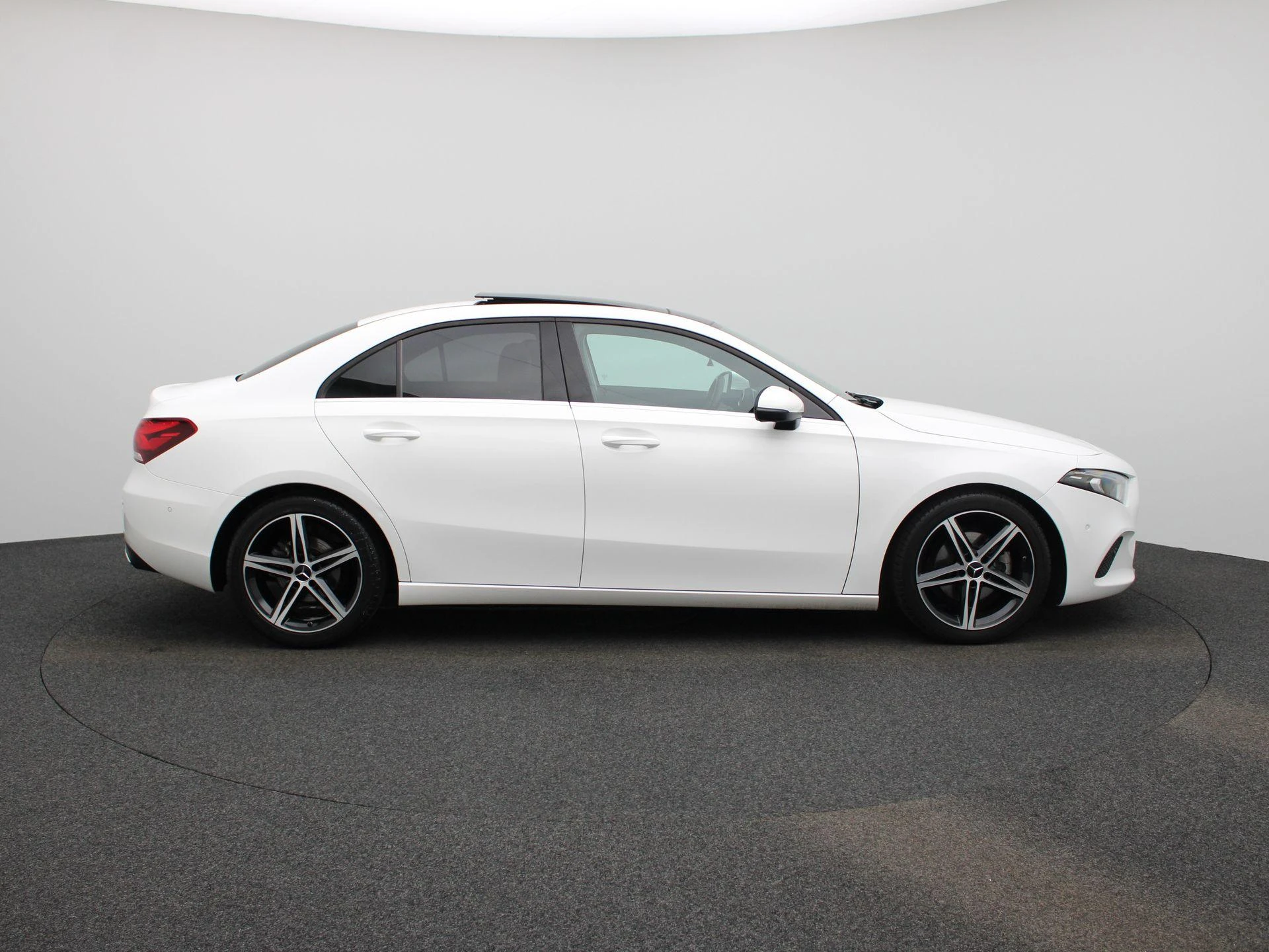 Mercedes-Benz-A-Klasse-image-5