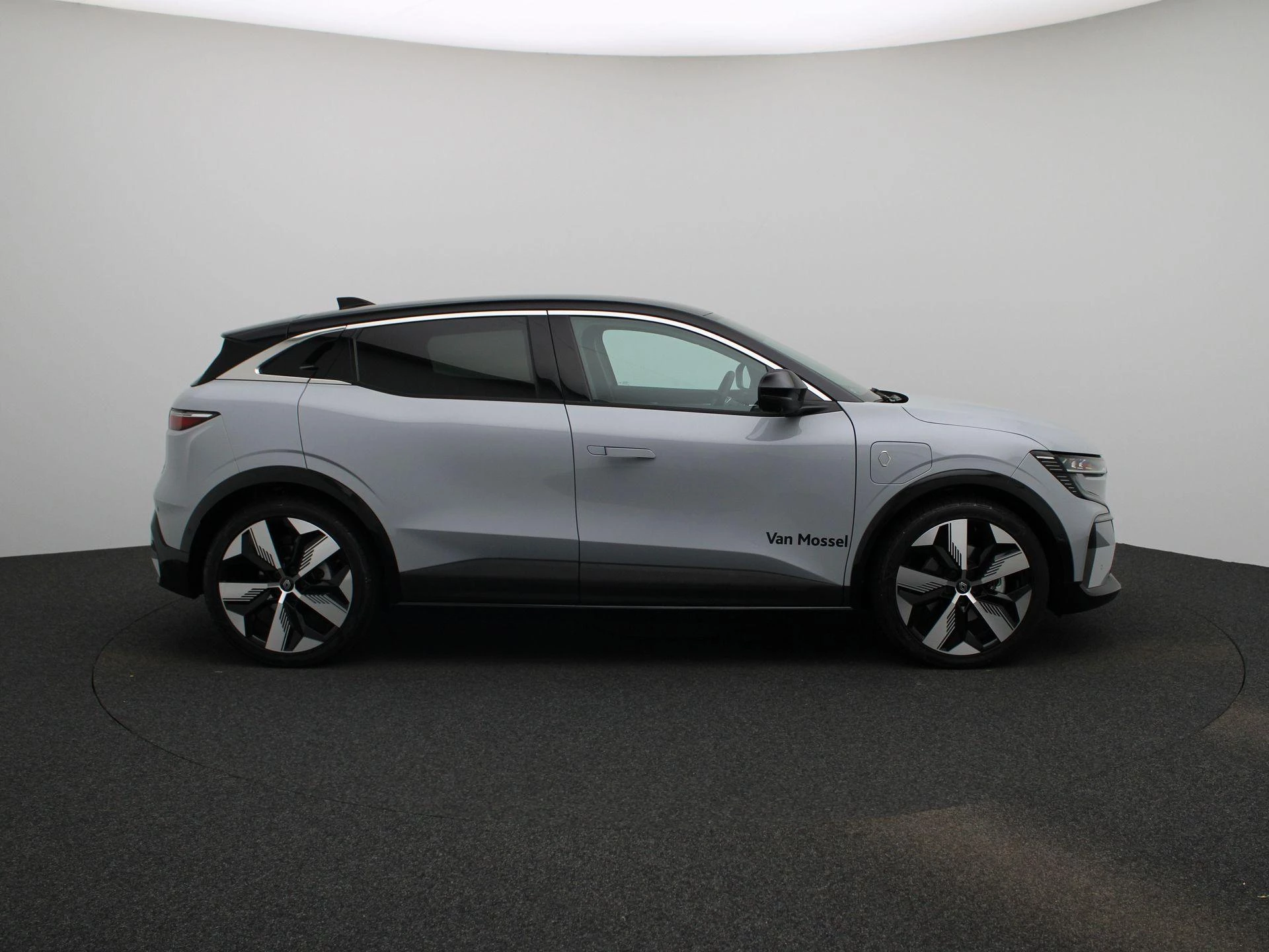 Renault-Megane E-Tech-image-5