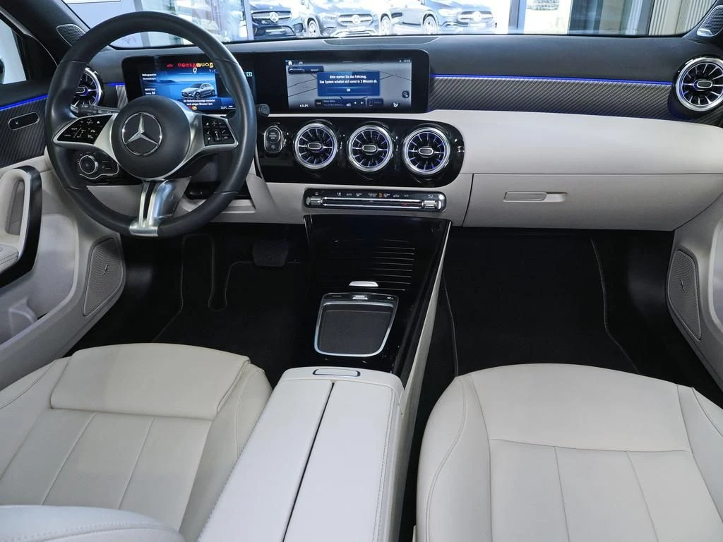 Mercedes-Benz-A-Klasse 200-image-13