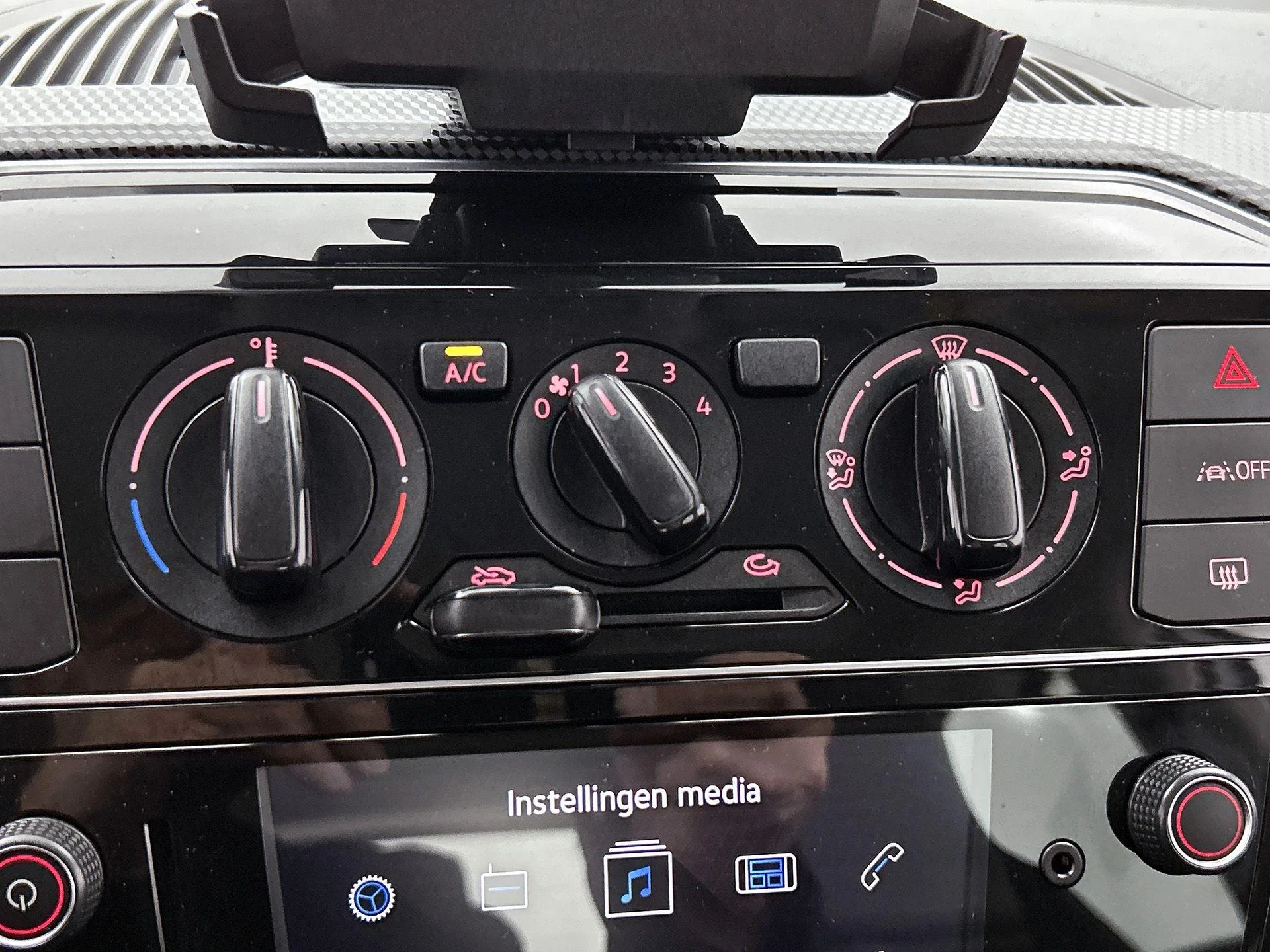 Volkswagen-up!-image-22