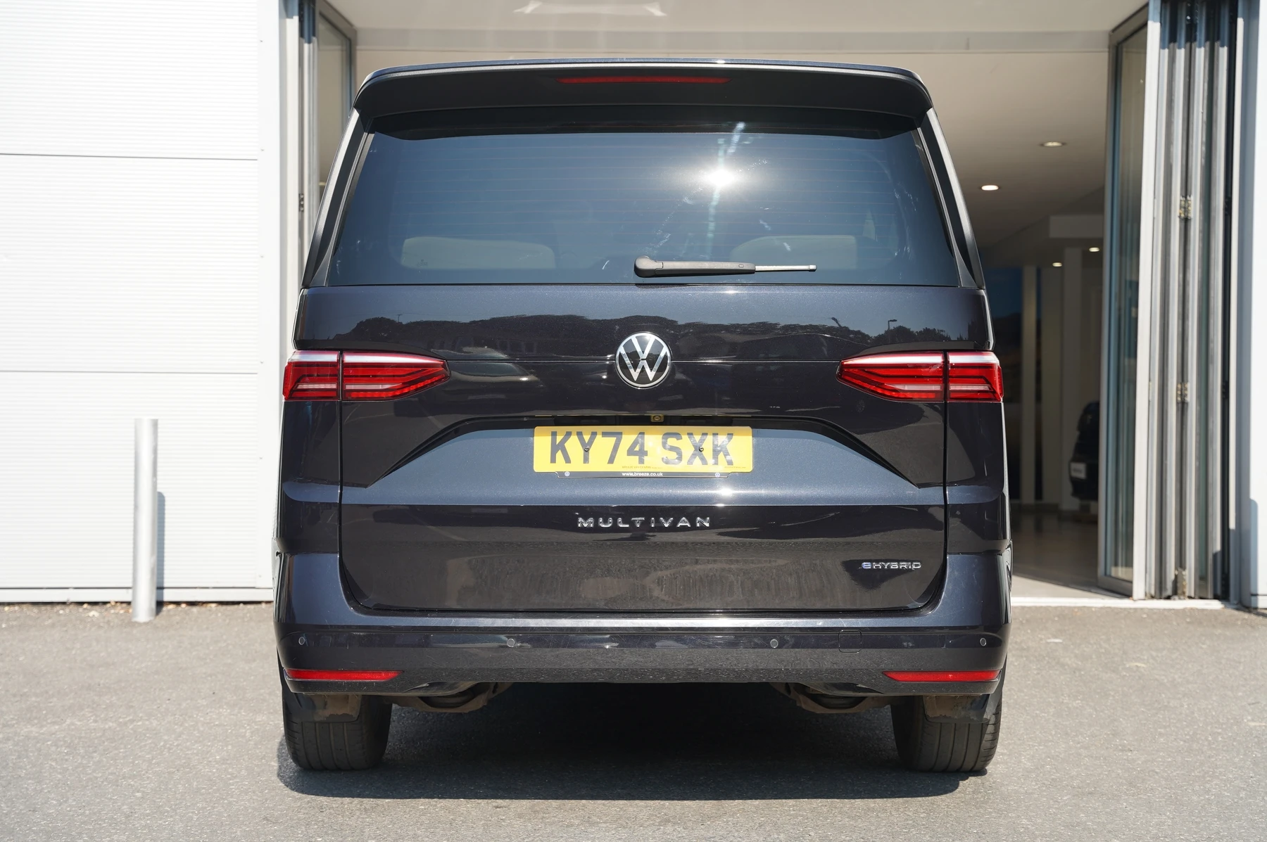 Volkswagen-Multivan-image-12