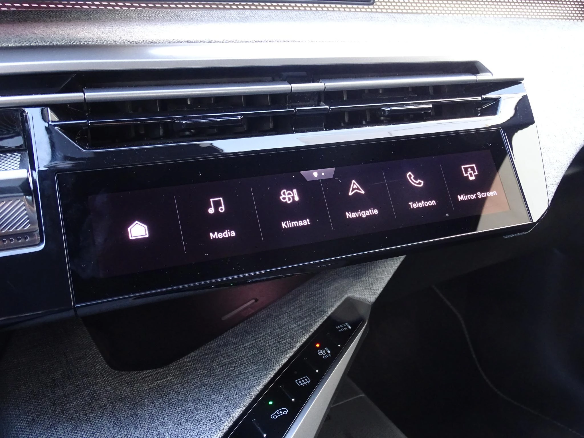 Peugeot-e-5008-image-20
