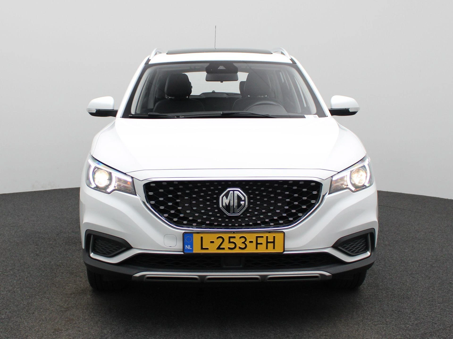 MG-ZS EV-image-2