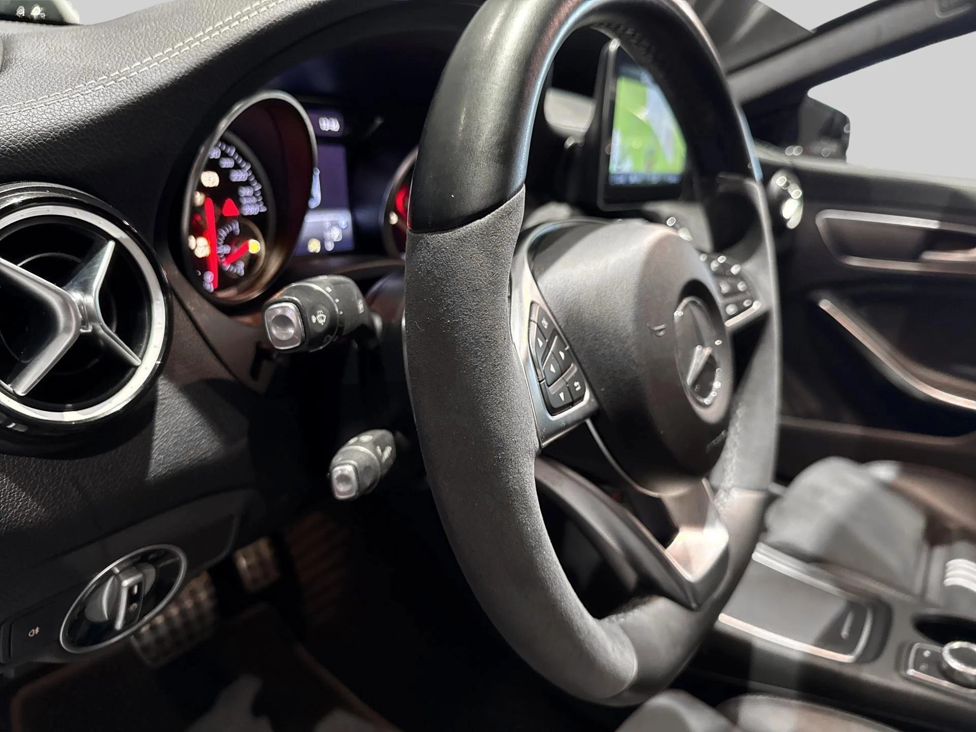 Mercedes-Benz-CLA-image-14